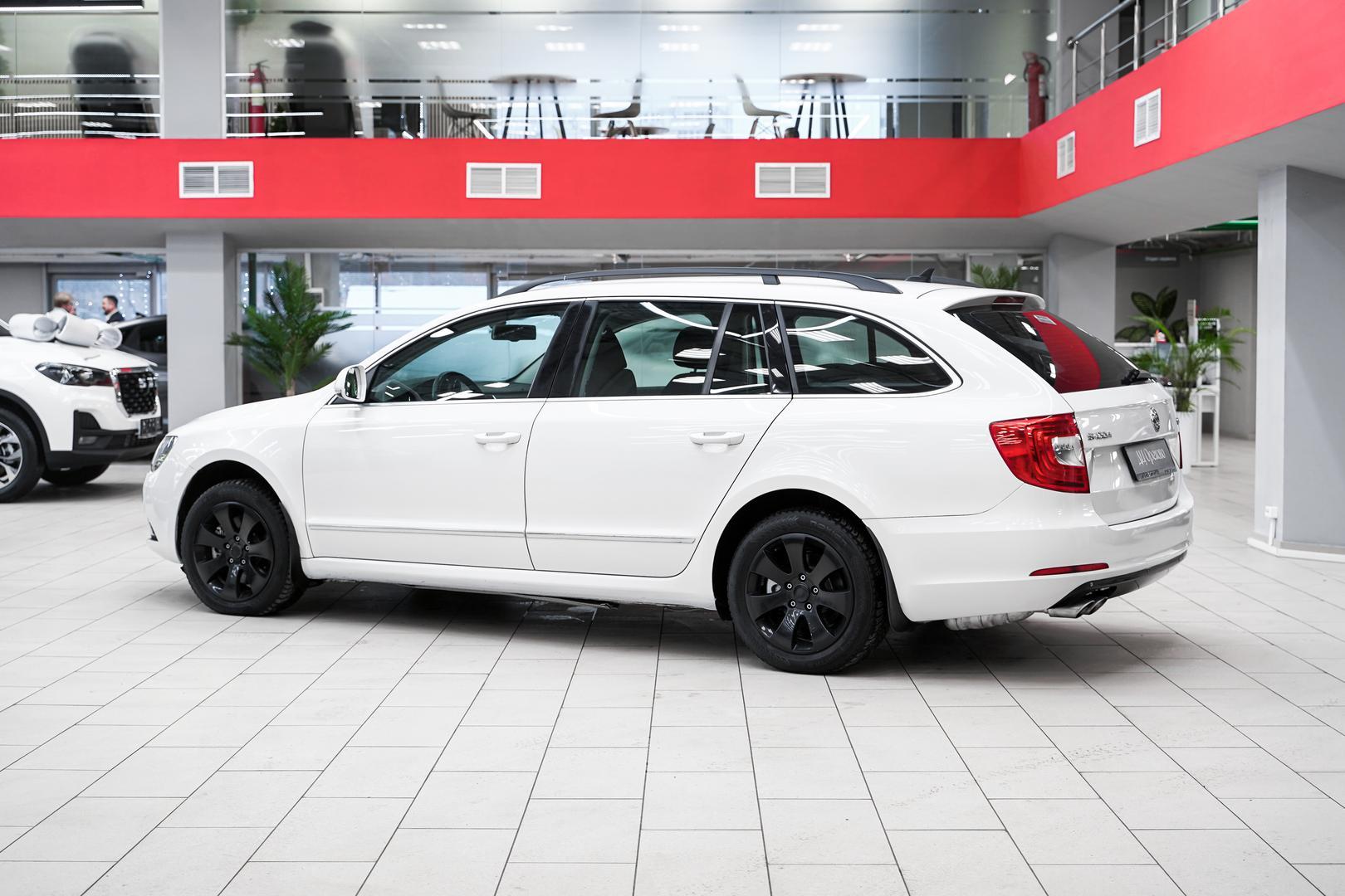 Skoda Superb 2014, белый, ДЦ Орехово
