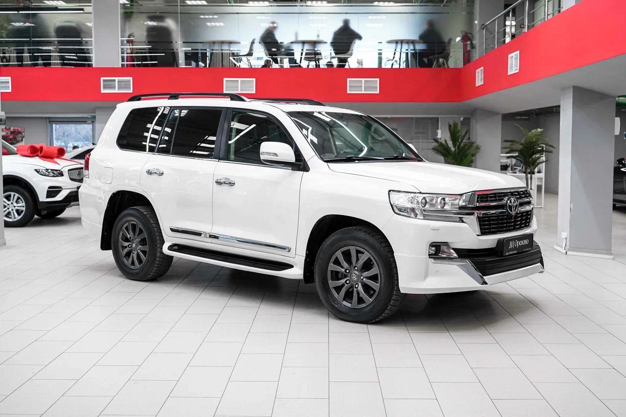 Toyota Land Cruiser 2015, белый, ДЦ Орехово