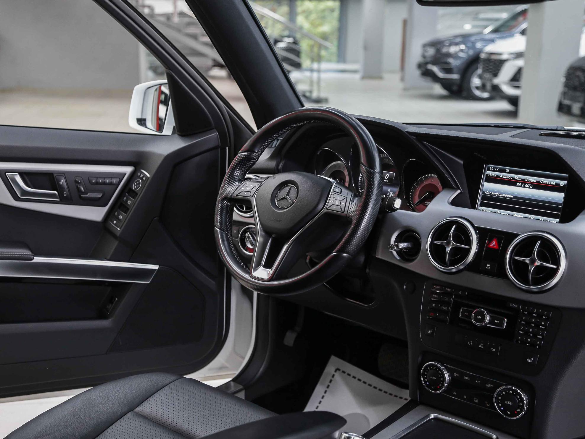 Mercedes-Benz GLK-Класс 2015, белый, ДЦ Орехово