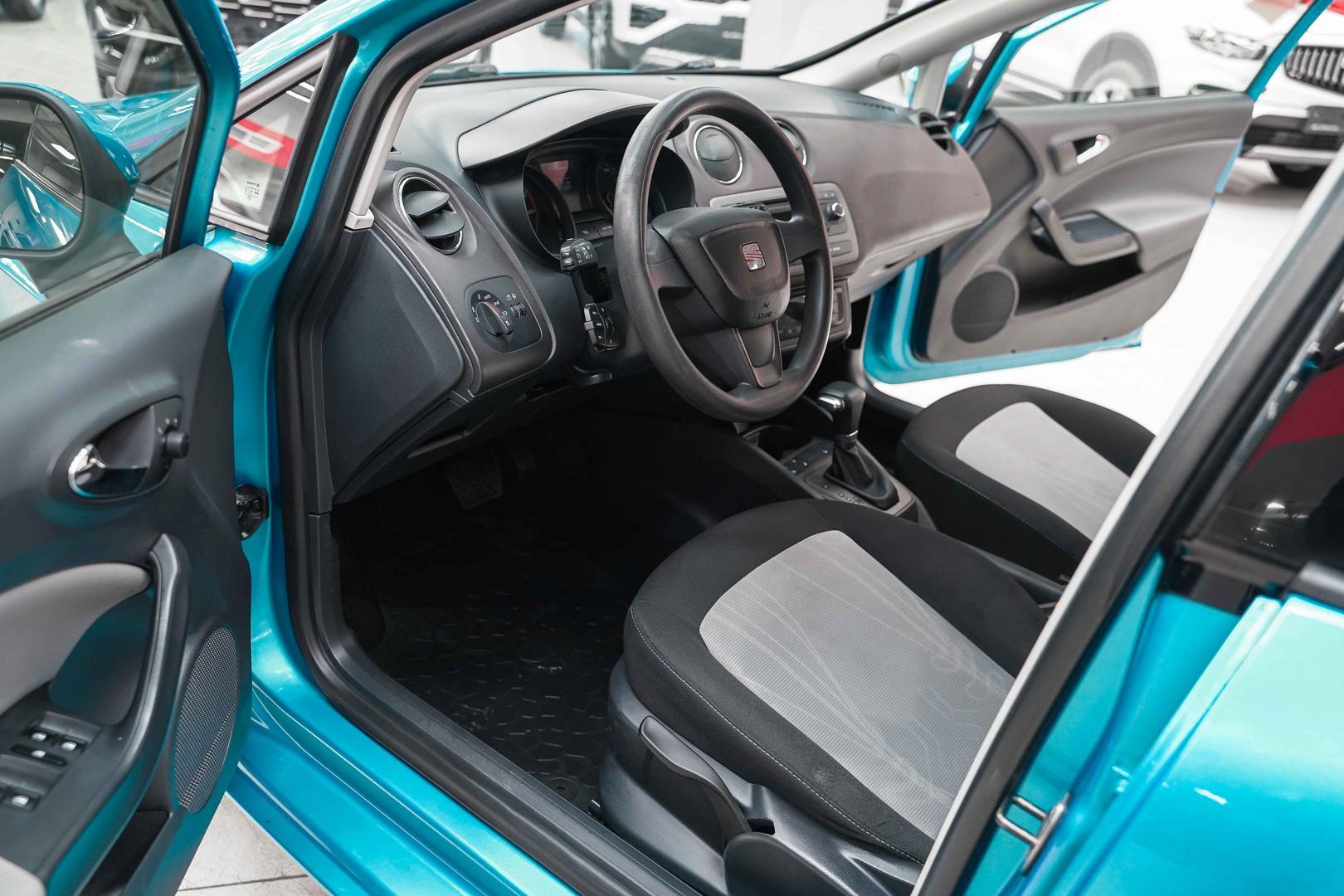 Seat Ibiza 2013, голубой, ДЦ Орехово