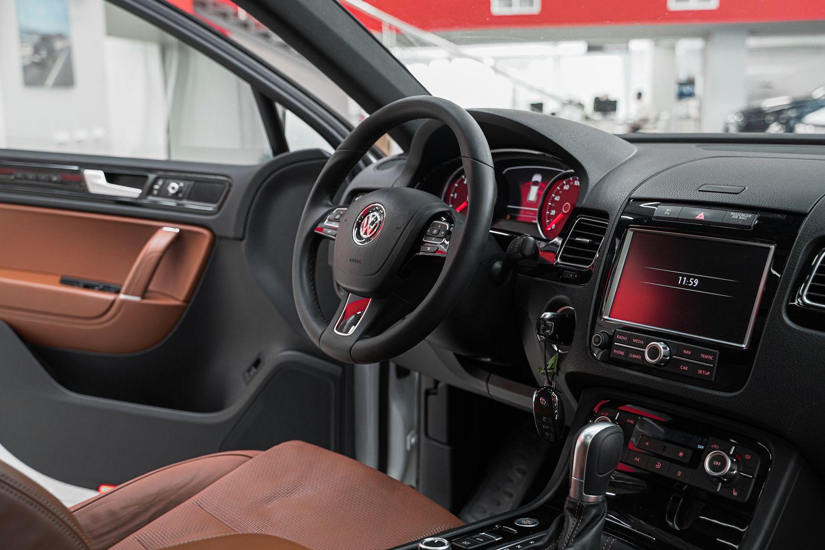 Volkswagen Touareg 2014, белый, ДЦ Орехово