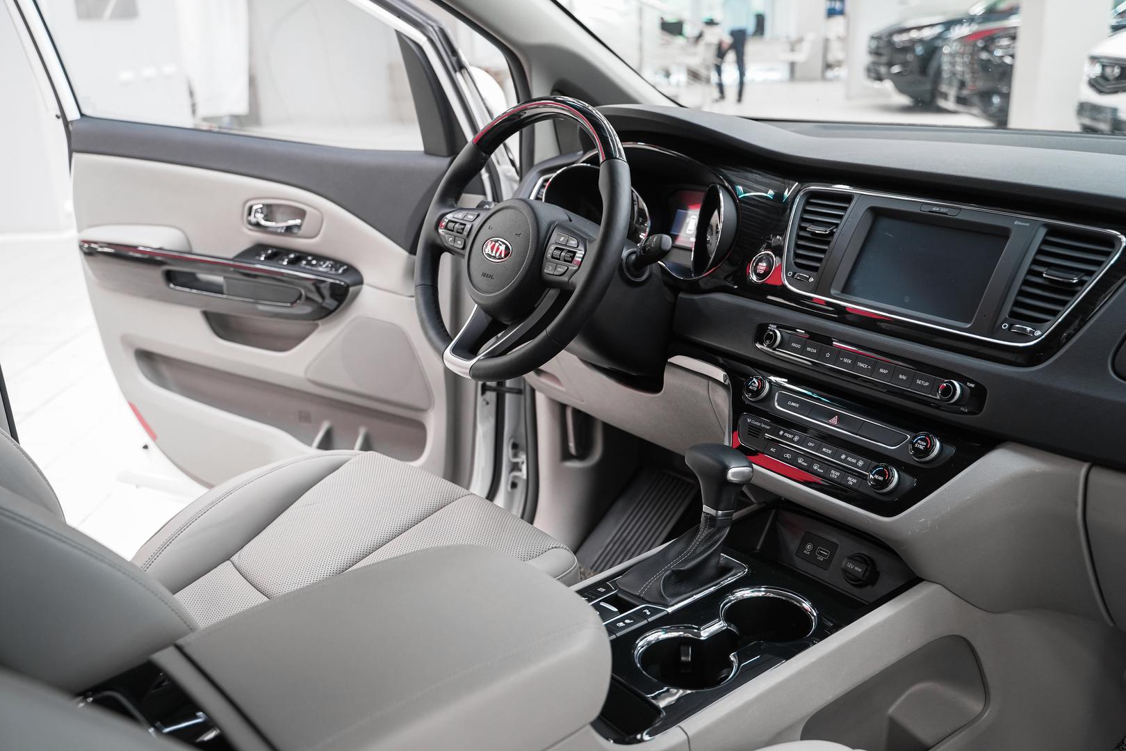 Kia Carnival 2018, белый, ДЦ Орехово
