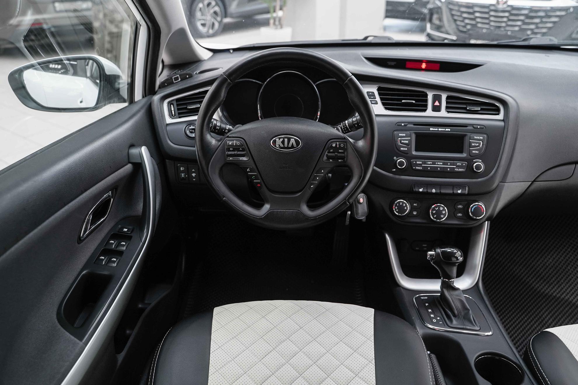Kia Ceed 2015, белый, ДЦ Орехово