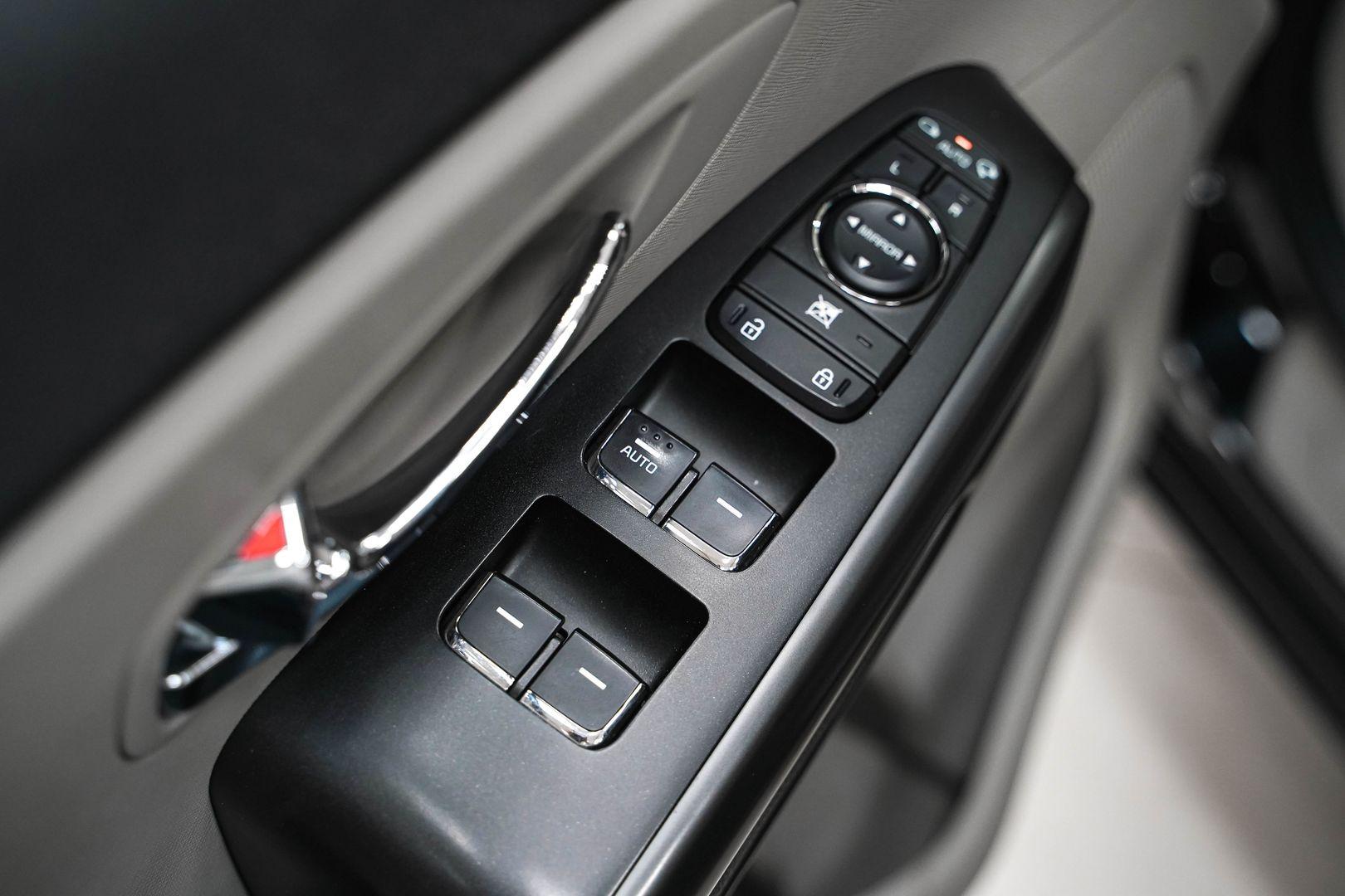 Kia Carnival 2019, черный, ДЦ Орехово