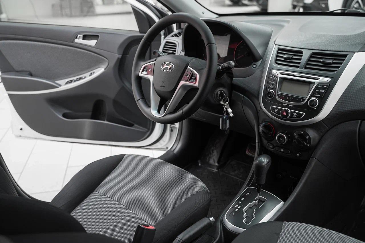 Hyundai Solaris 2012, белый, ДЦ Орехово