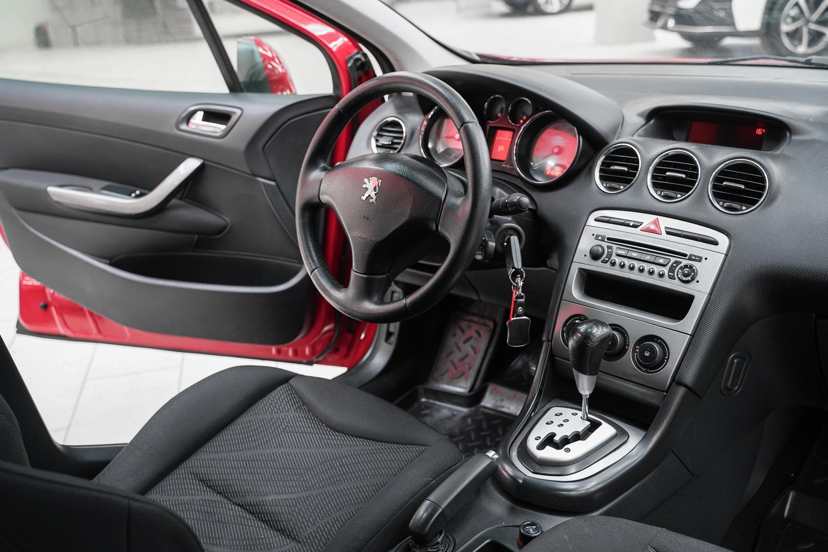 Peugeot 308 2008, красный, ДЦ Орехово