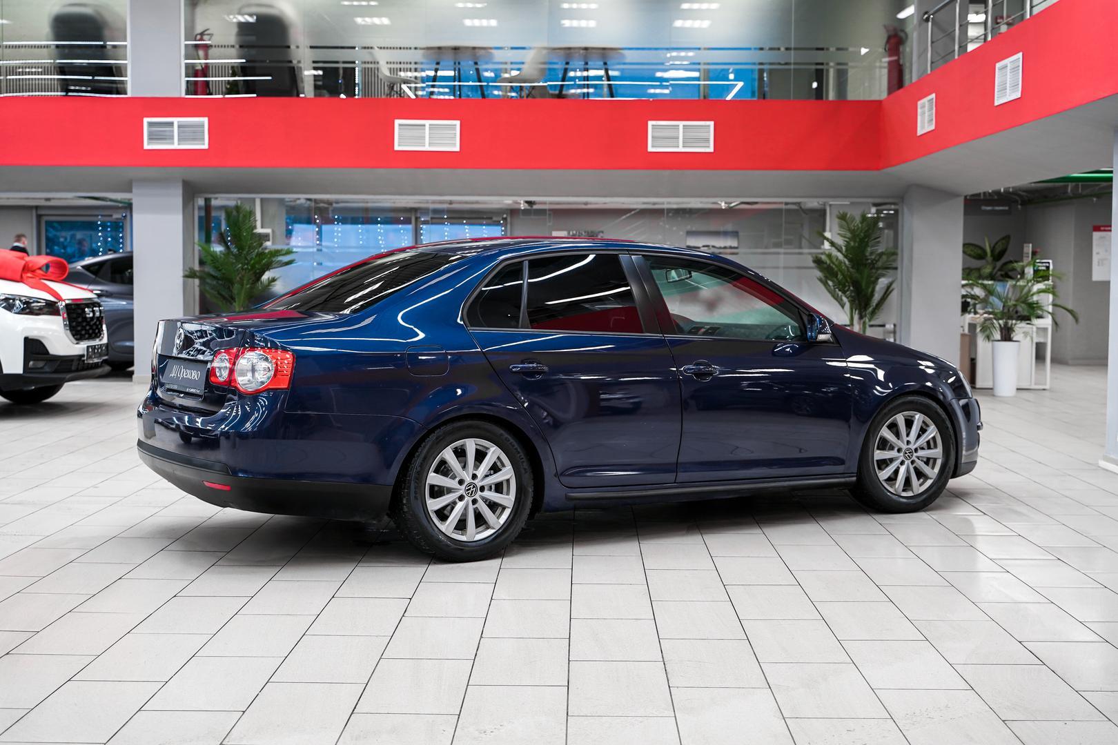 Volkswagen Jetta 2010, синий, ДЦ Орехово