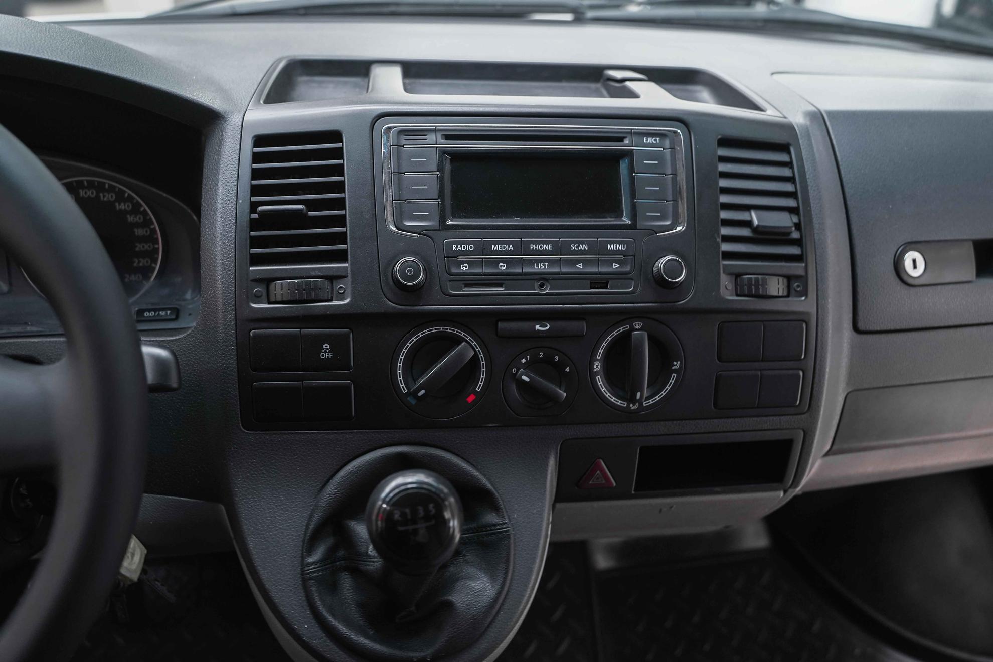 Volkswagen Transporter 2011, белый, ДЦ Орехово