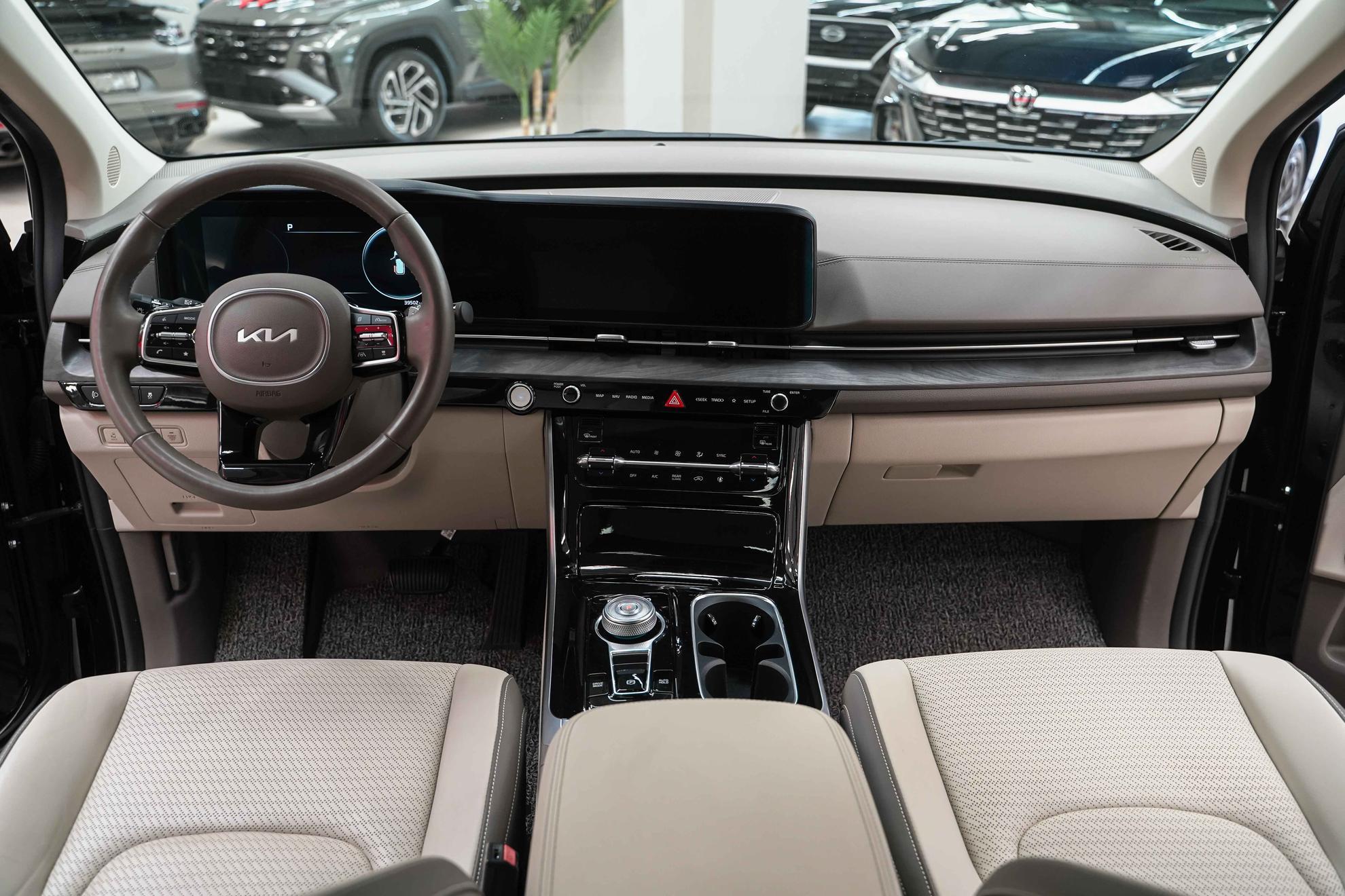 Kia Carnival 2023, черный, ДЦ Орехово