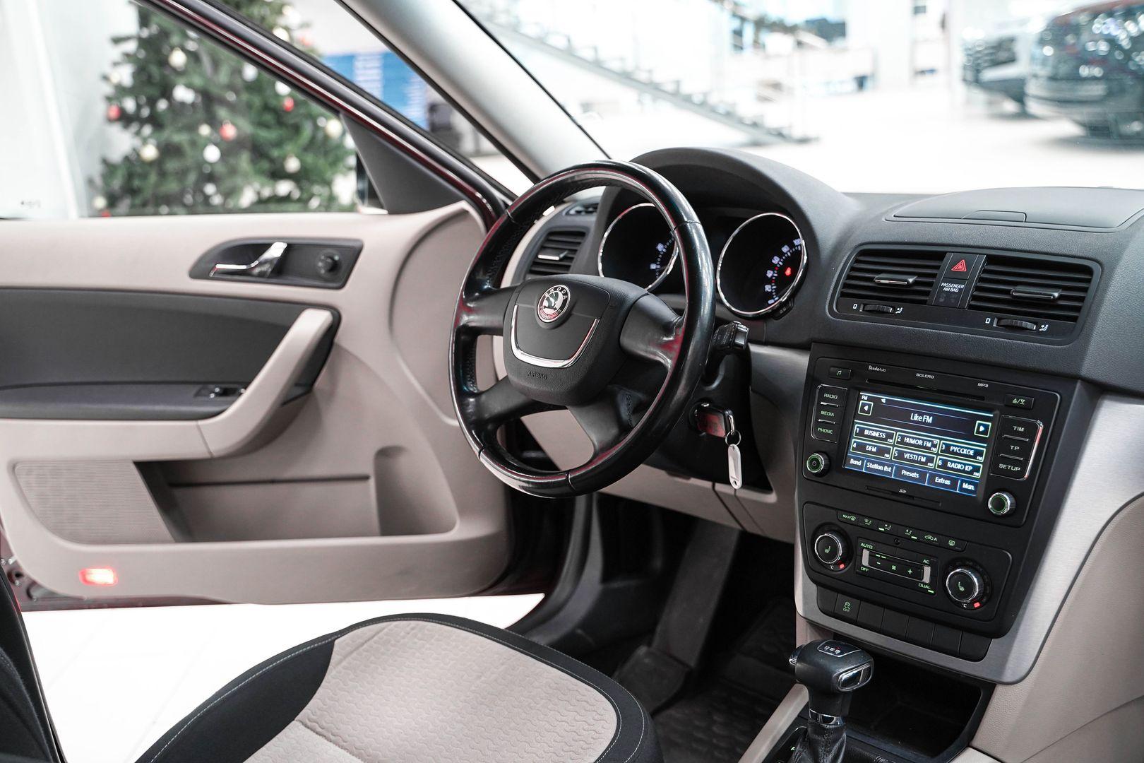 Skoda Yeti 2011, пурпурный, ДЦ Орехово