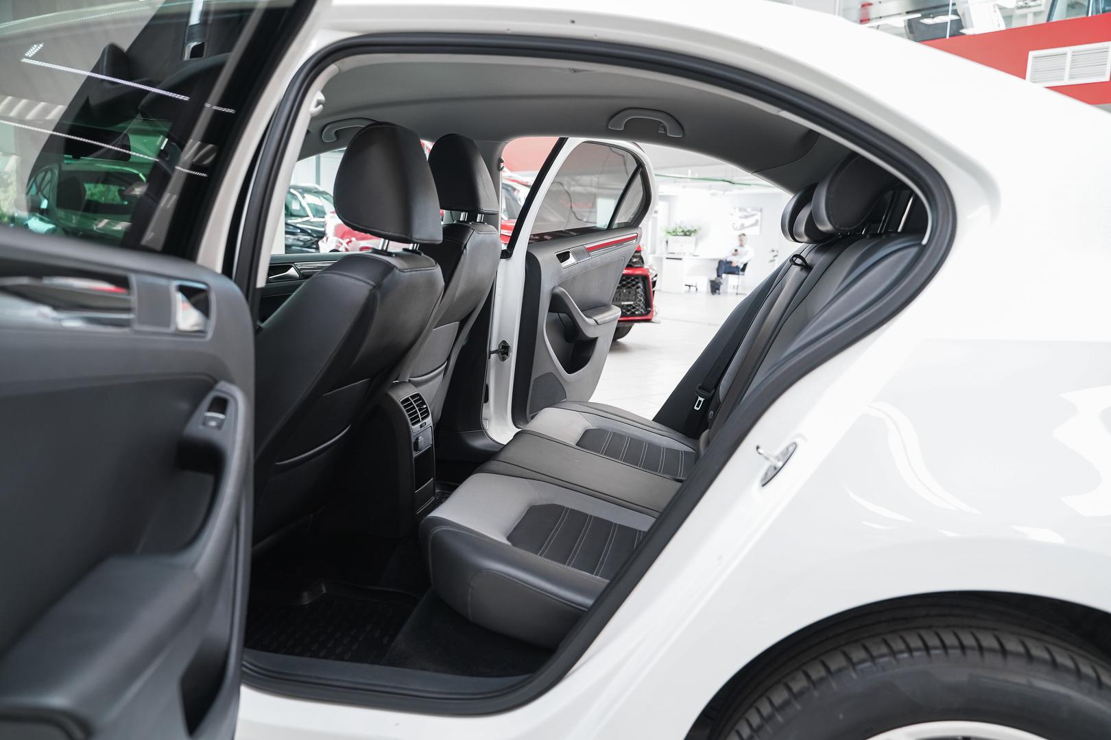 Volkswagen Jetta 2016, белый, ДЦ Орехово