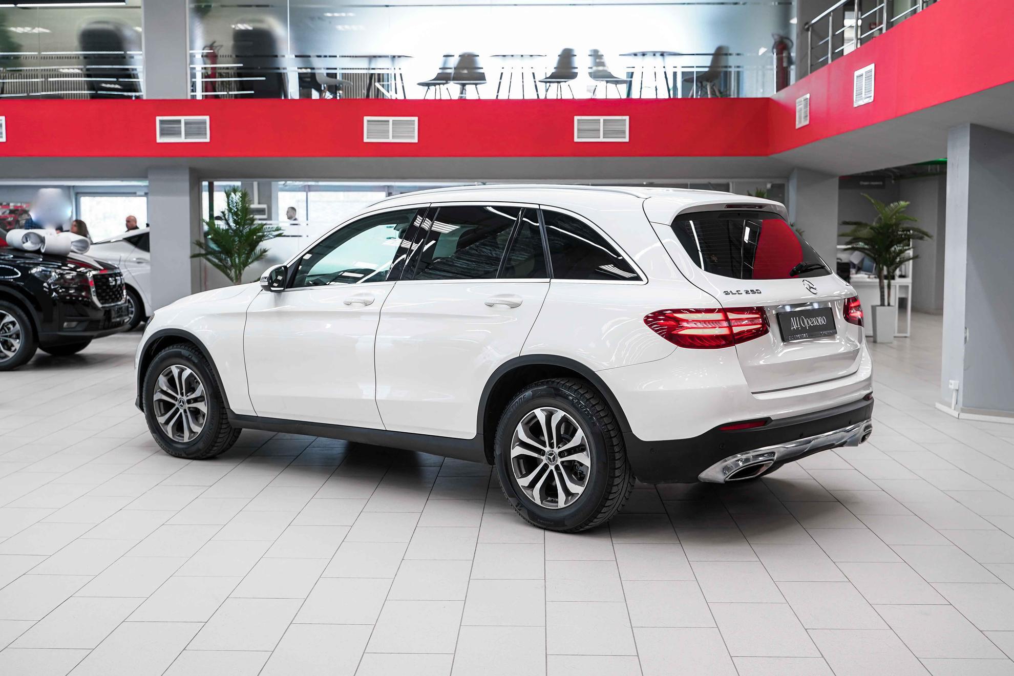 Mercedes-Benz GLC 2017, белый, ДЦ Орехово