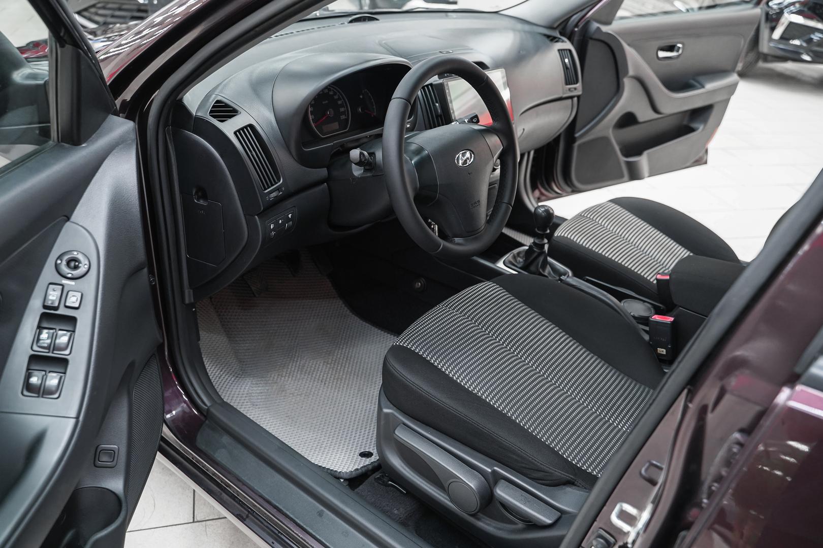 Hyundai Elantra 2010, красный, ДЦ Орехово