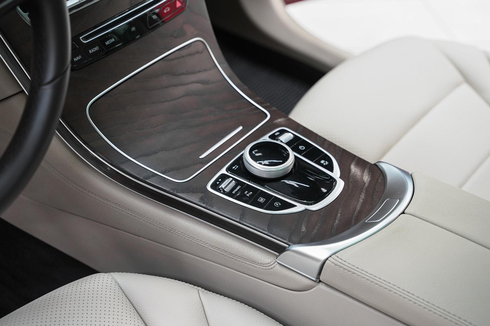 Mercedes-Benz GLC 2017, красный, ДЦ Орехово