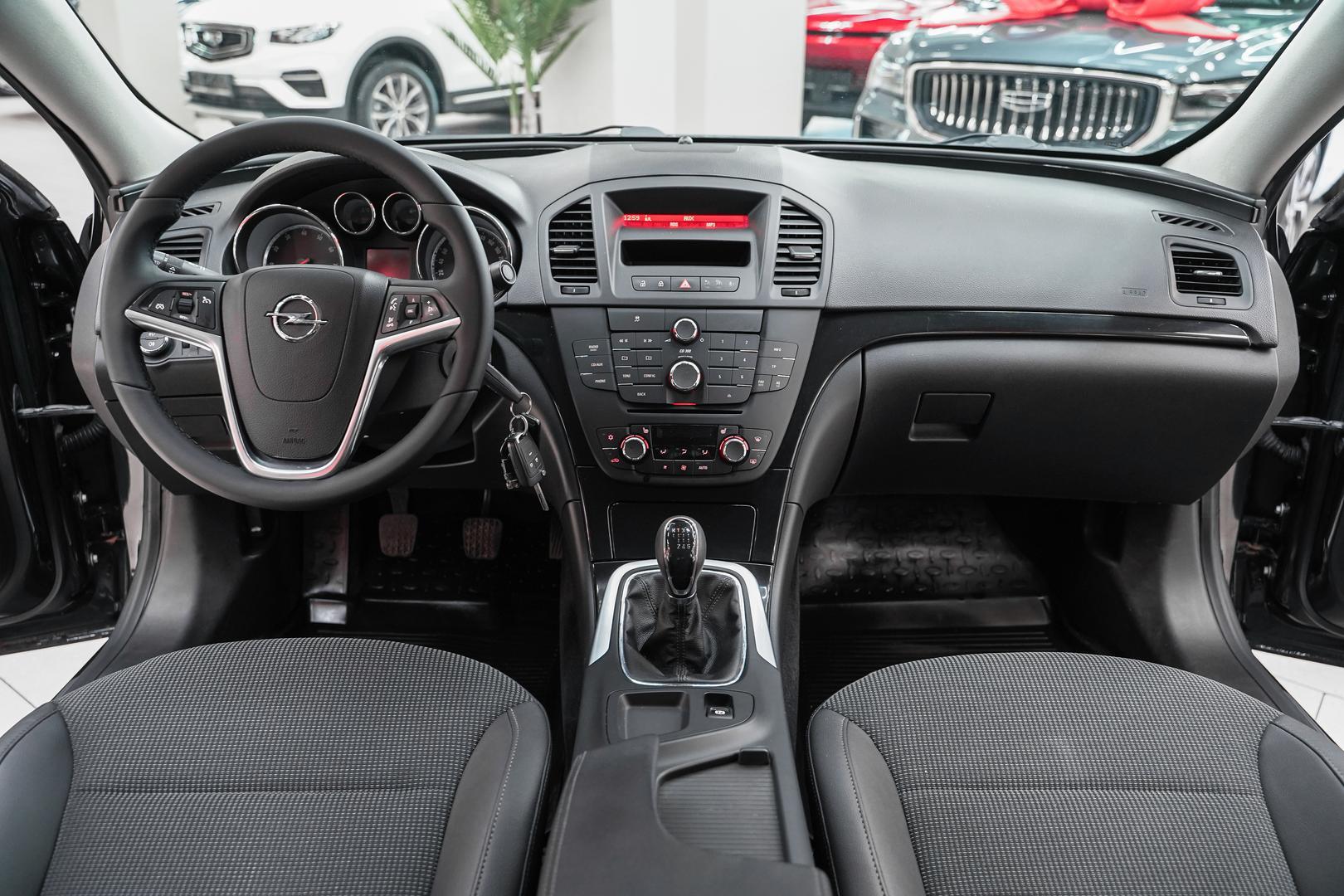 Opel Insignia 2010, черный, ДЦ Орехово