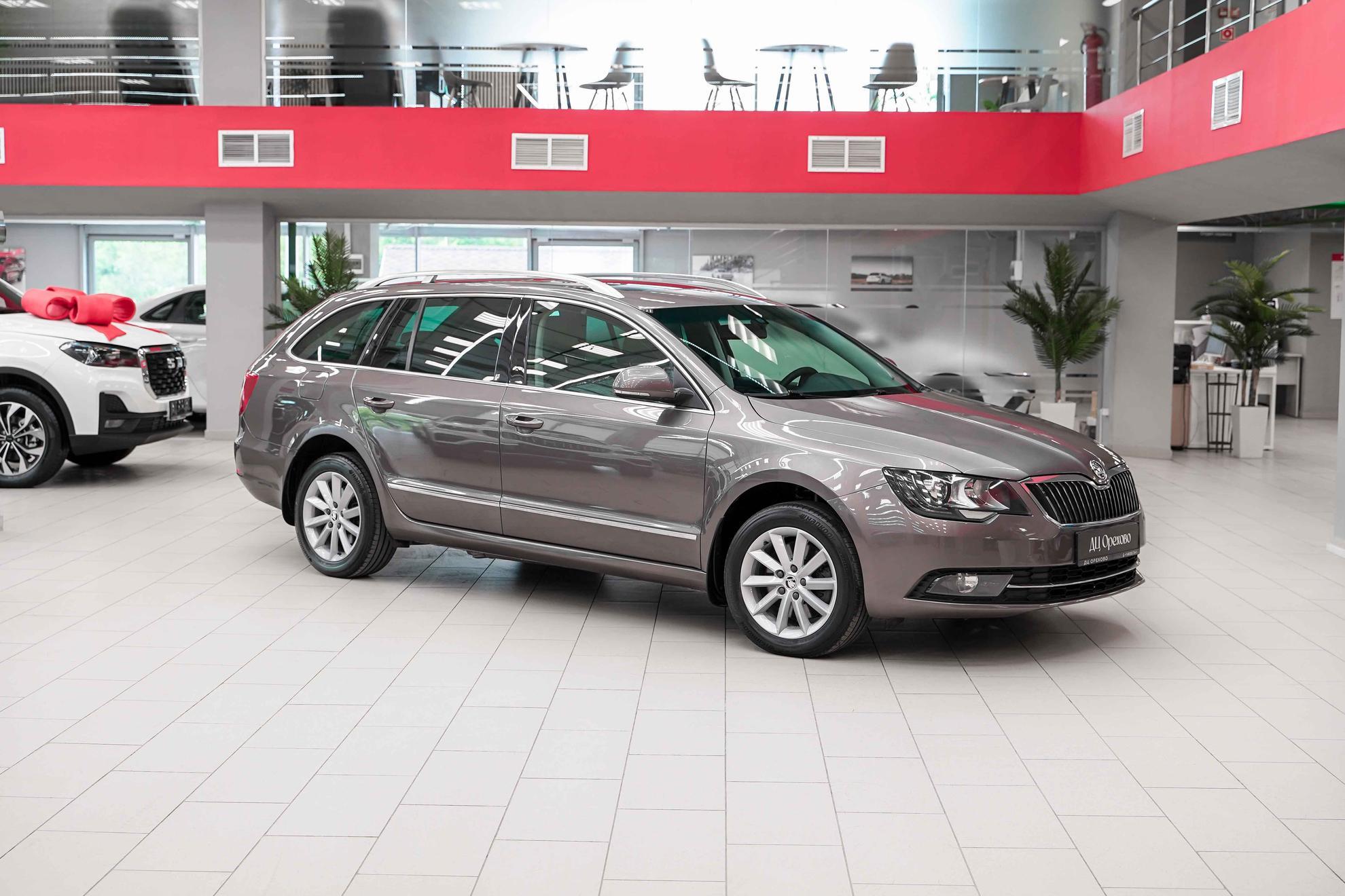 Skoda Superb 2014, бежевый, ДЦ Орехово
