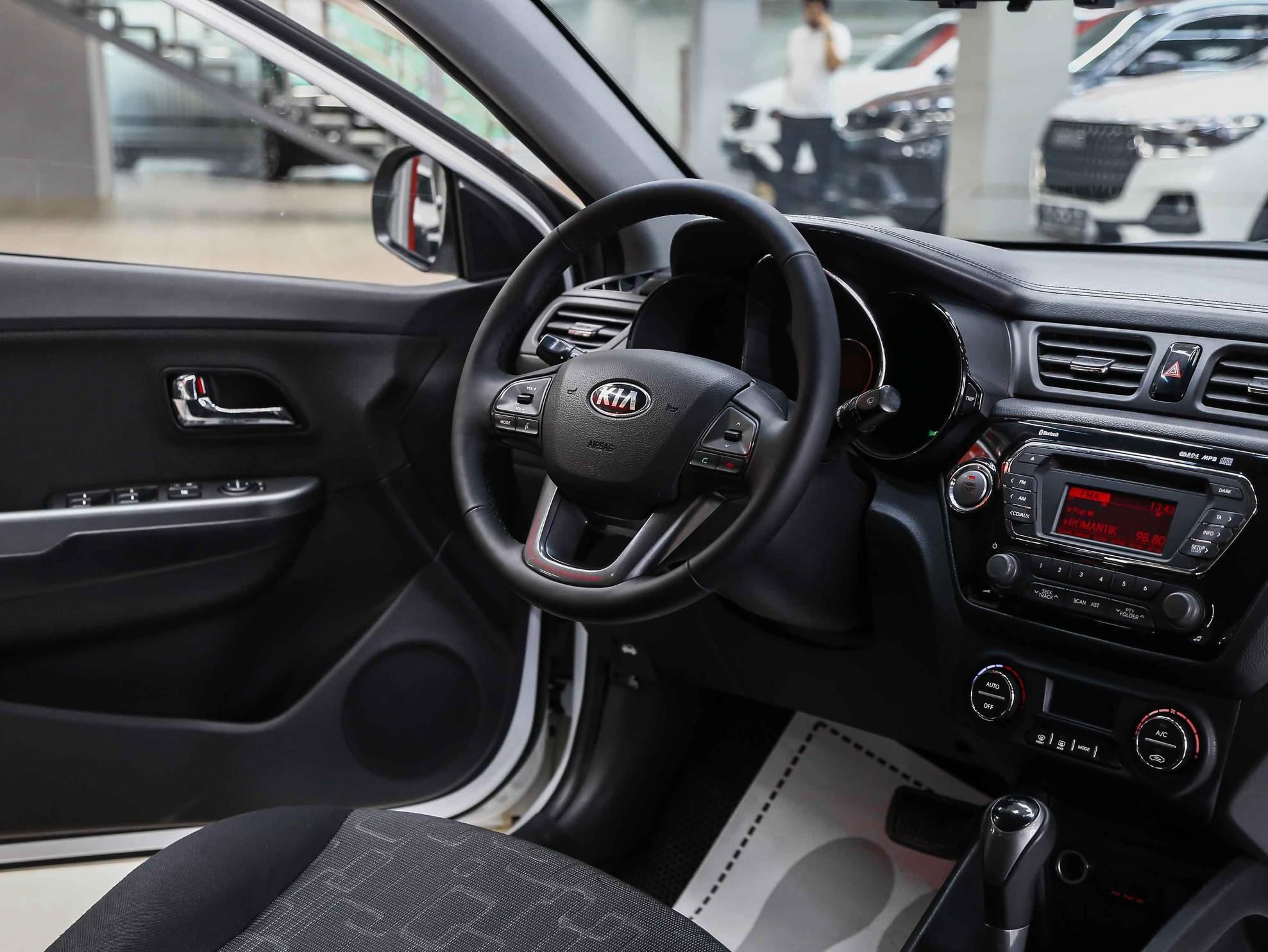 Kia Rio 2014, белый, ДЦ Орехово