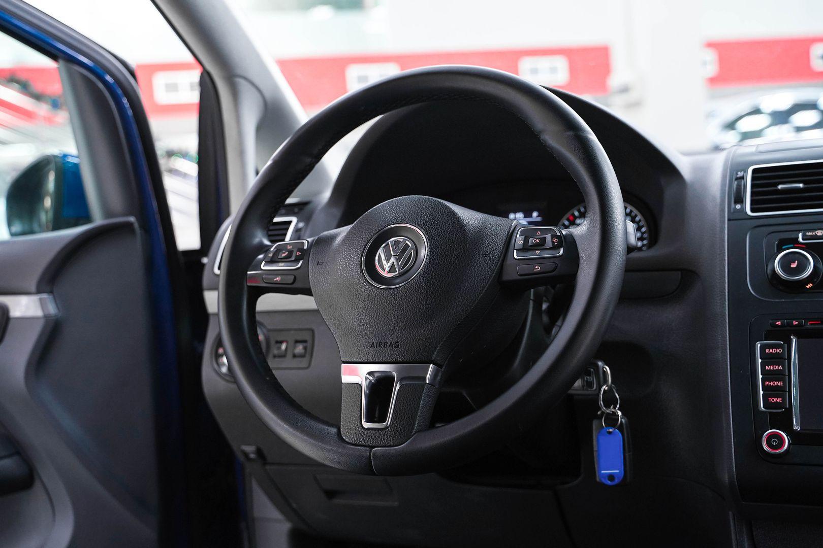Volkswagen Touran 2011, синий, ДЦ Орехово