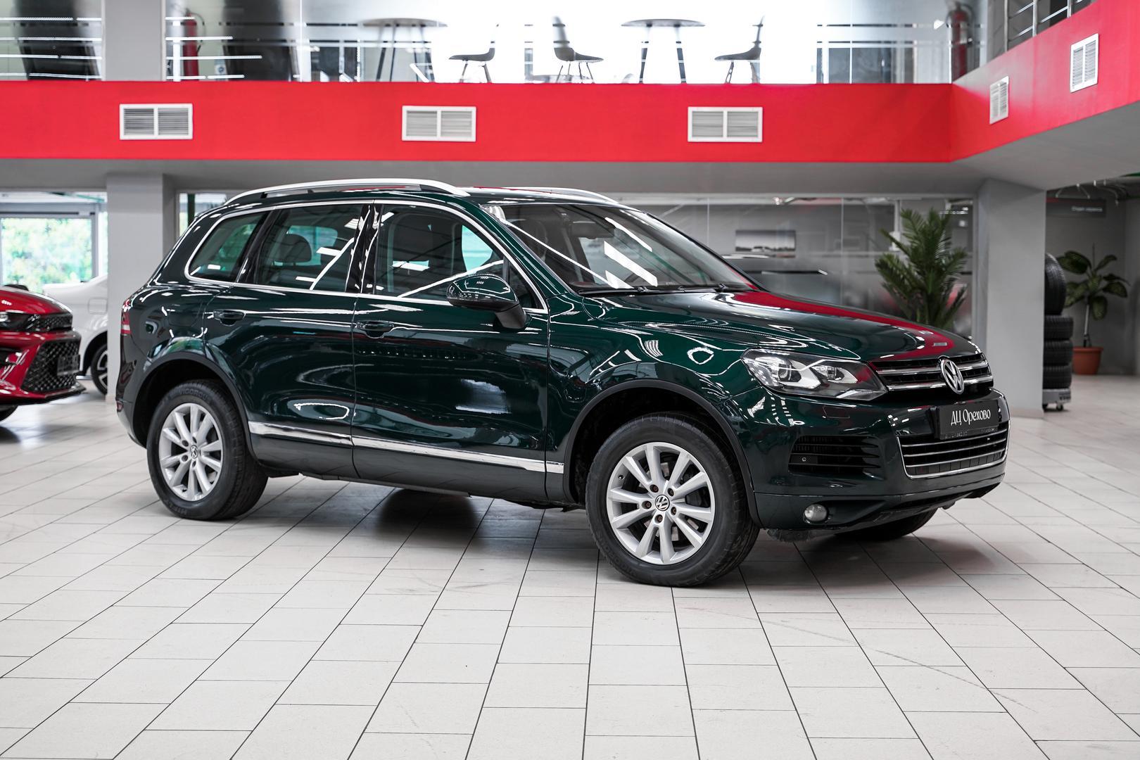 Volkswagen Touareg 2011, зеленый, ДЦ Орехово