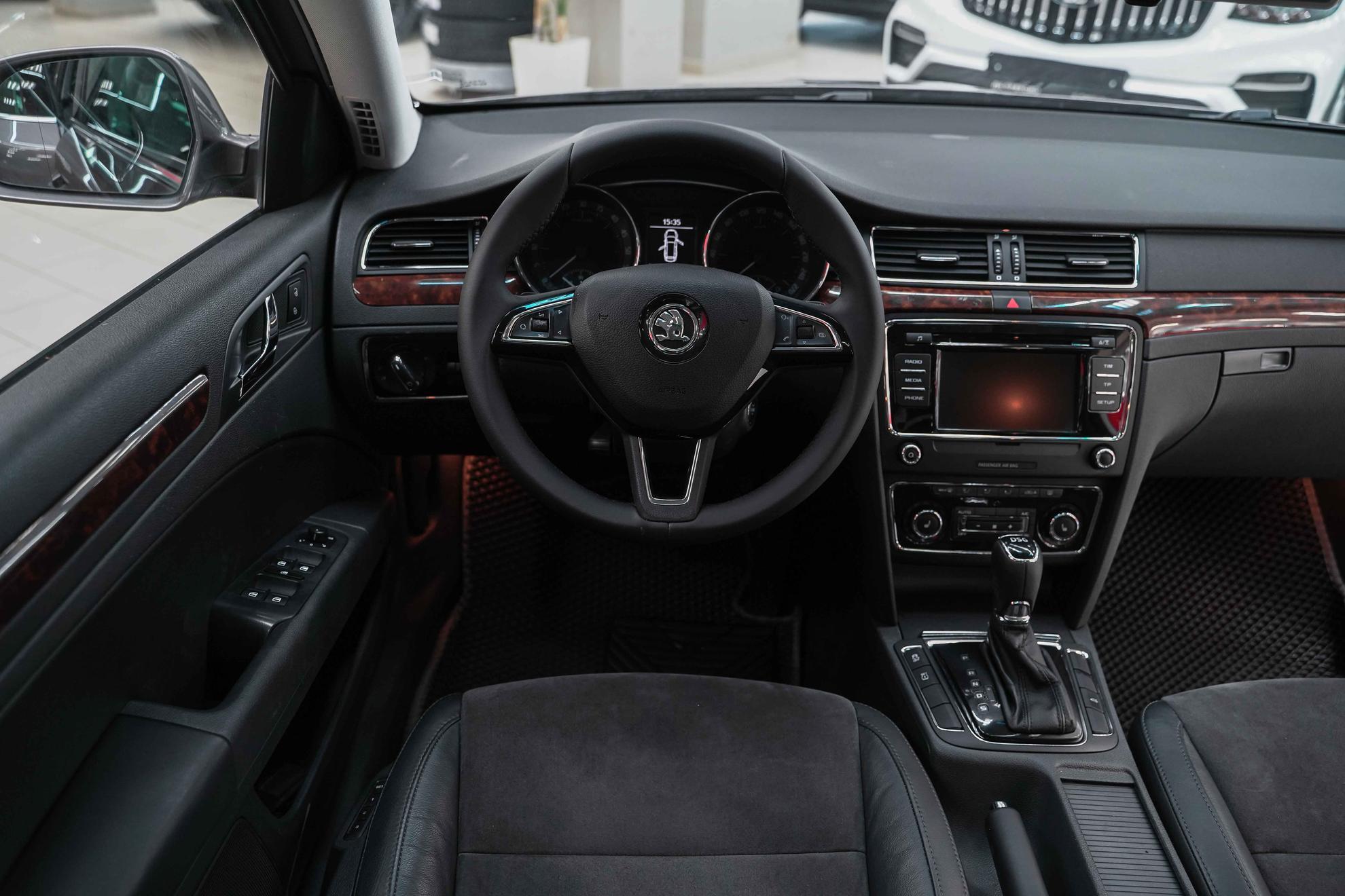 Skoda Superb 2014, бежевый, ДЦ Орехово