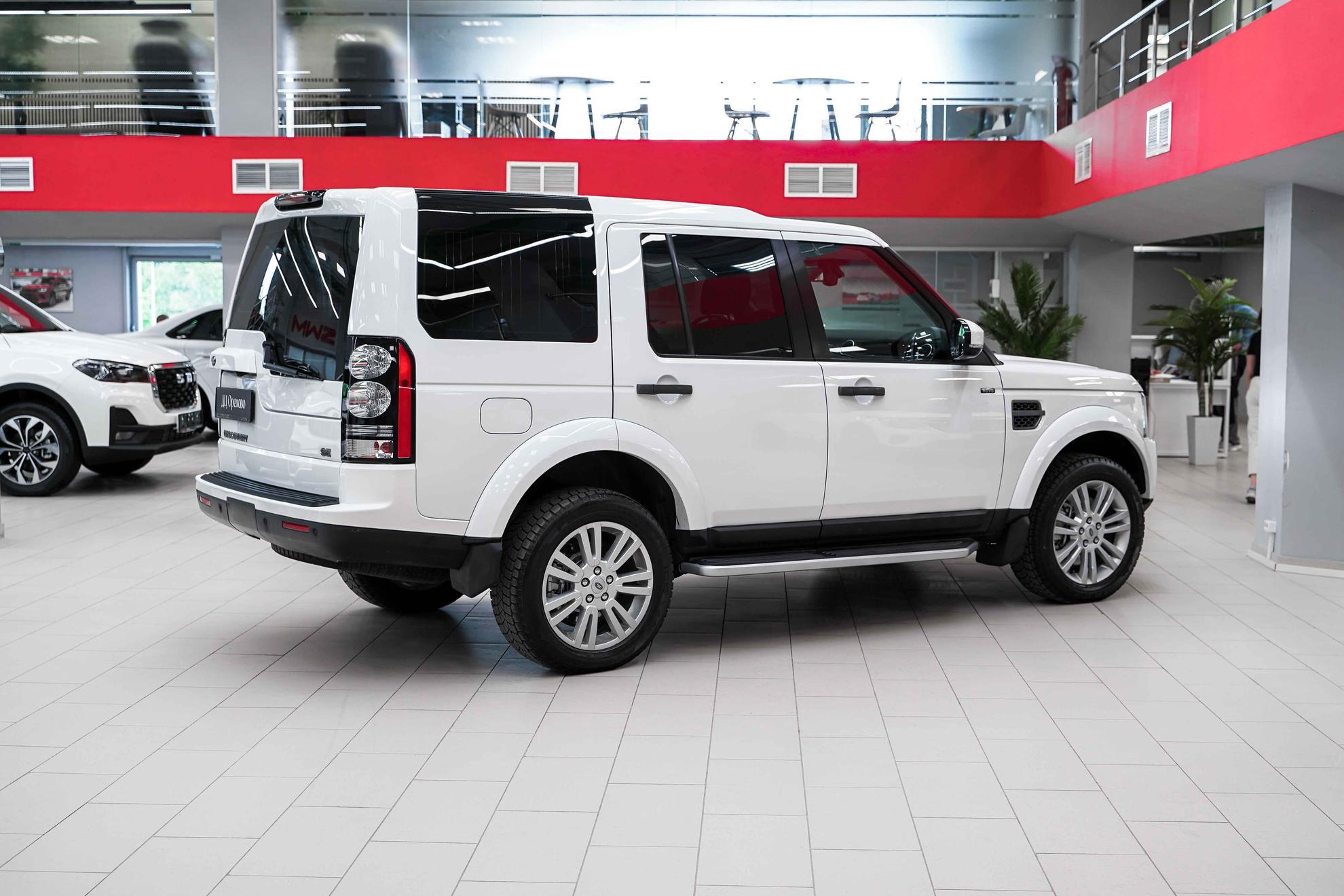 Land Rover Discovery 2015, белый, ДЦ Орехово