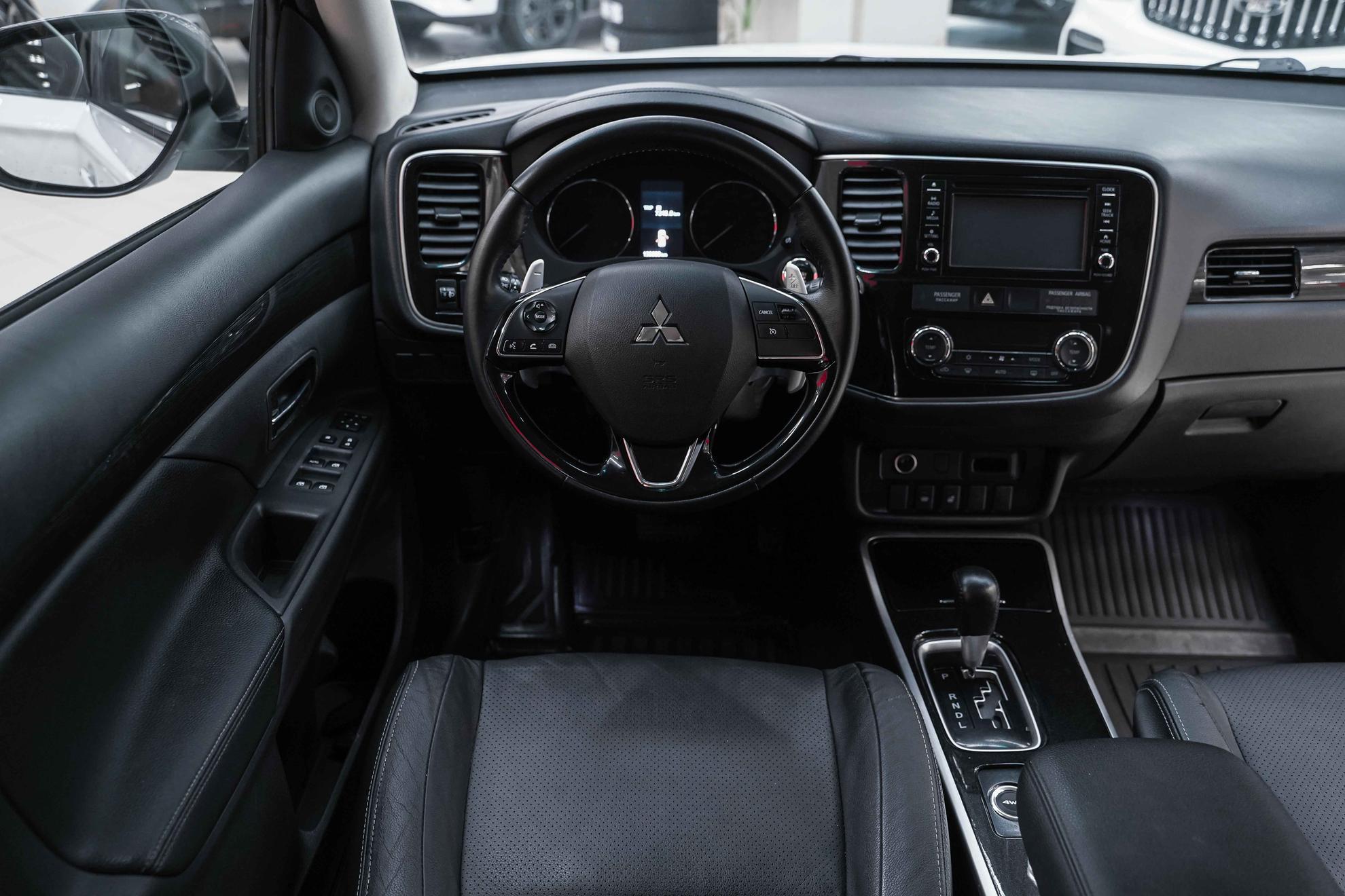 Mitsubishi Outlander 2017, белый, ДЦ Орехово