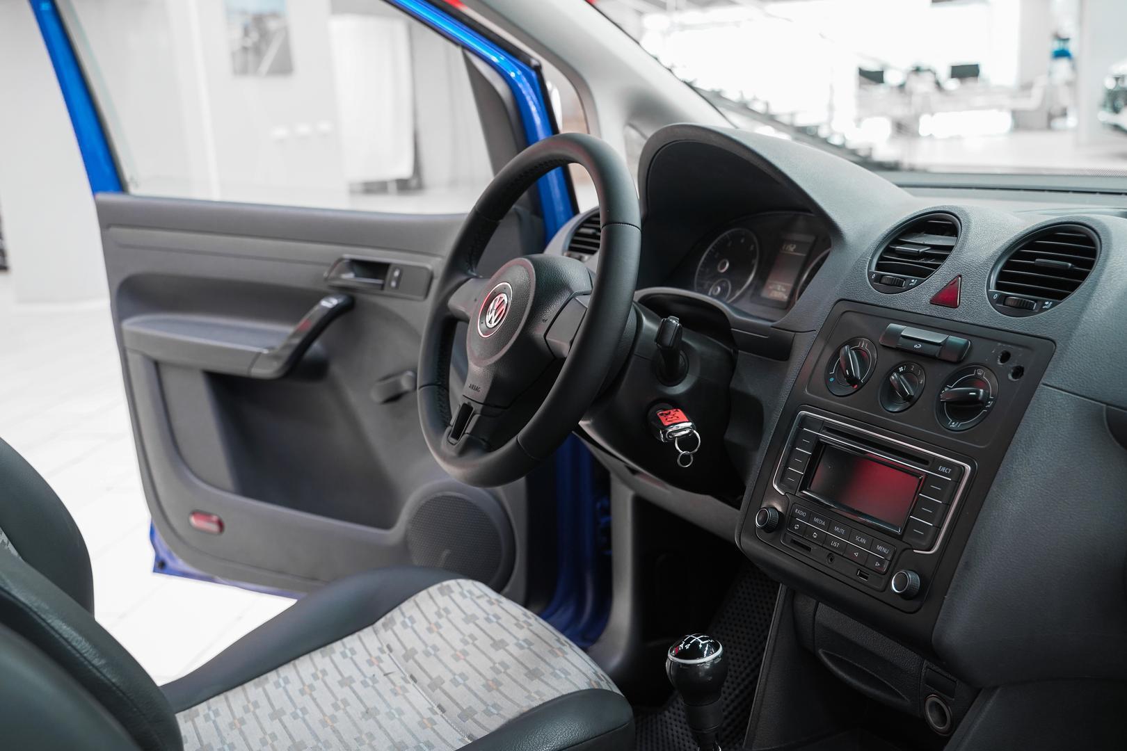 Volkswagen Caddy 2010, синий, ДЦ Орехово