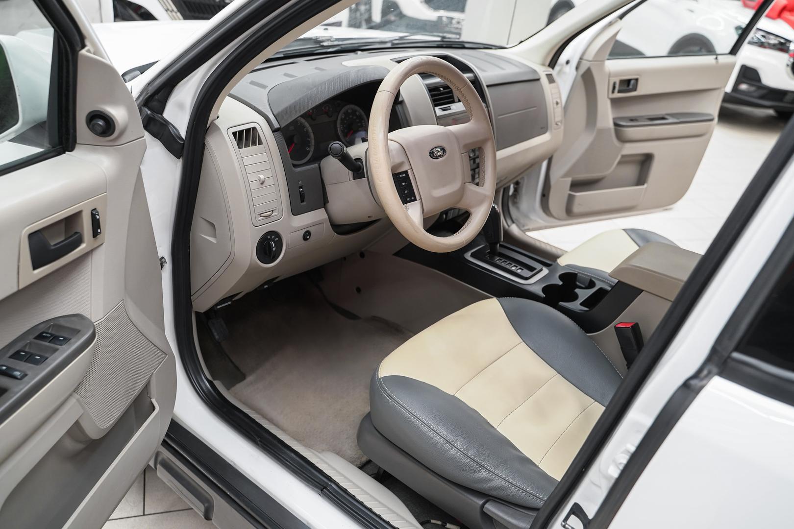 Ford Escape 2008, белый, ДЦ Орехово