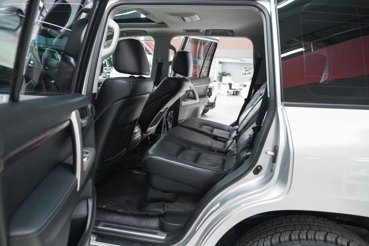 Toyota Land Cruiser 2011, серебряный, ДЦ Орехово
