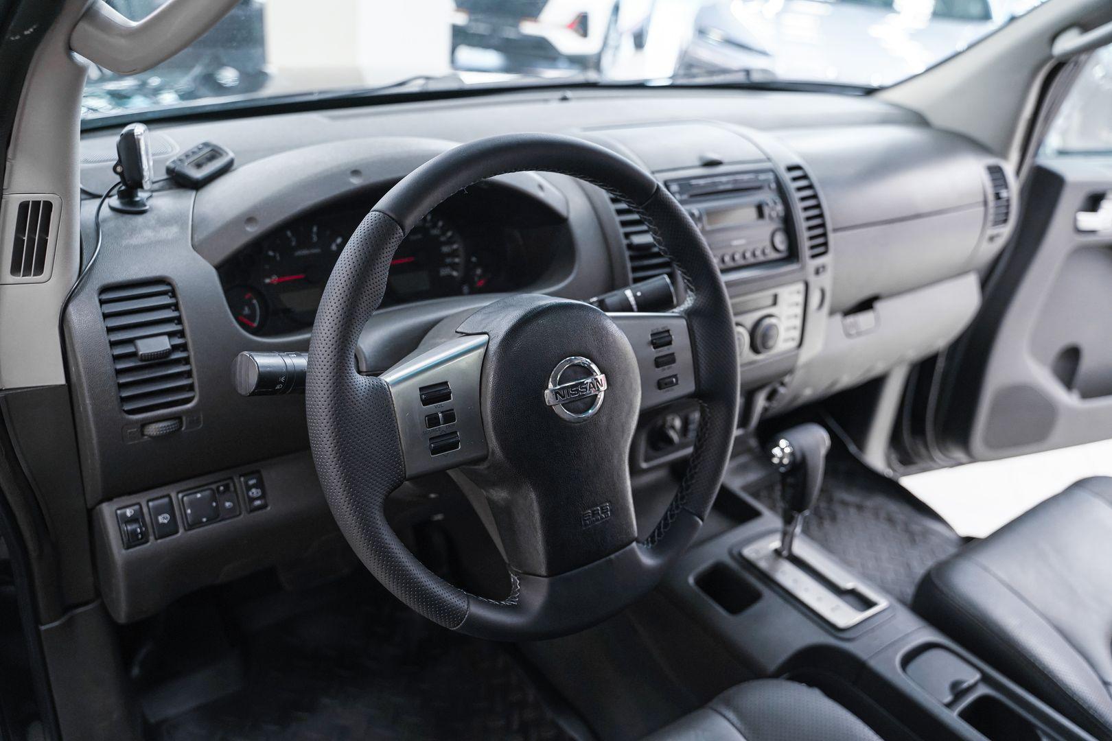 Nissan Navara (Frontier) 2006, черный, ДЦ Орехово