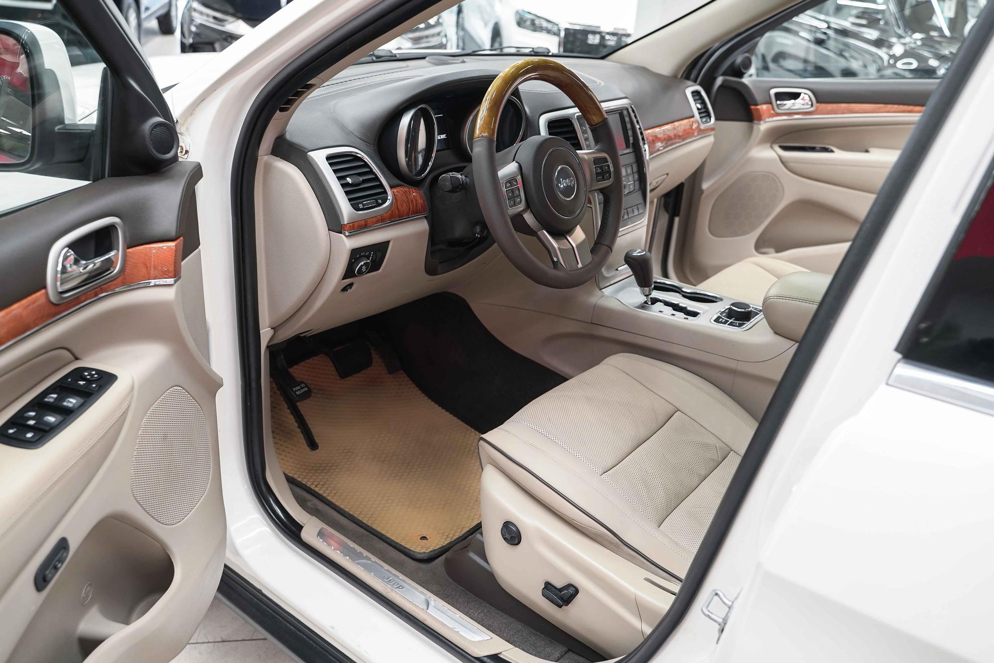 Jeep Grand Cherokee 2012, белый, ДЦ Орехово