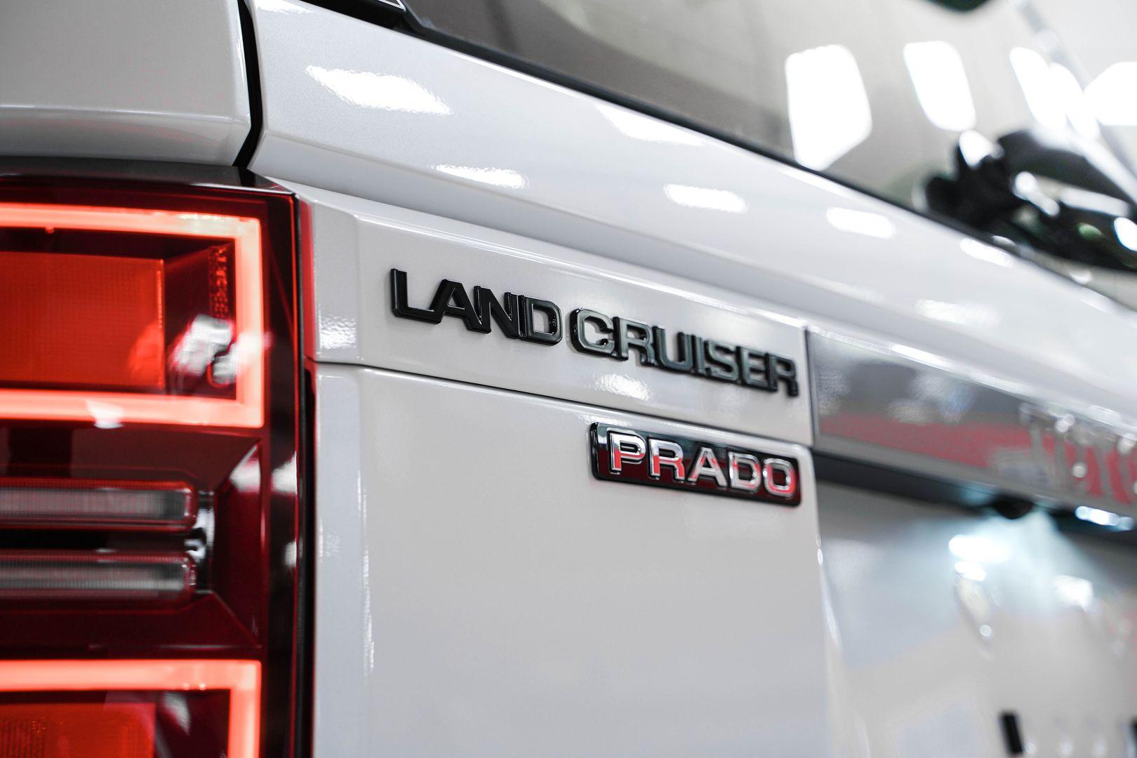 Toyota Land Cruiser Prado 2024, белый, ДЦ Орехово