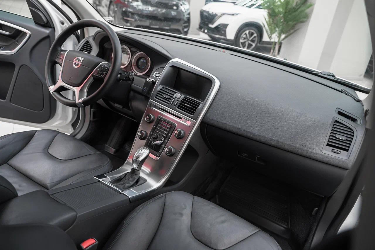 Volvo XC60 2012, белый, ДЦ Орехово