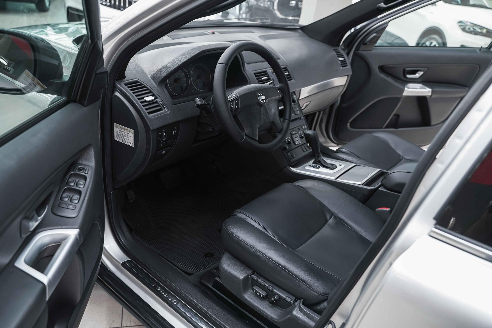 Volvo XC90 2004, серый, ДЦ Орехово