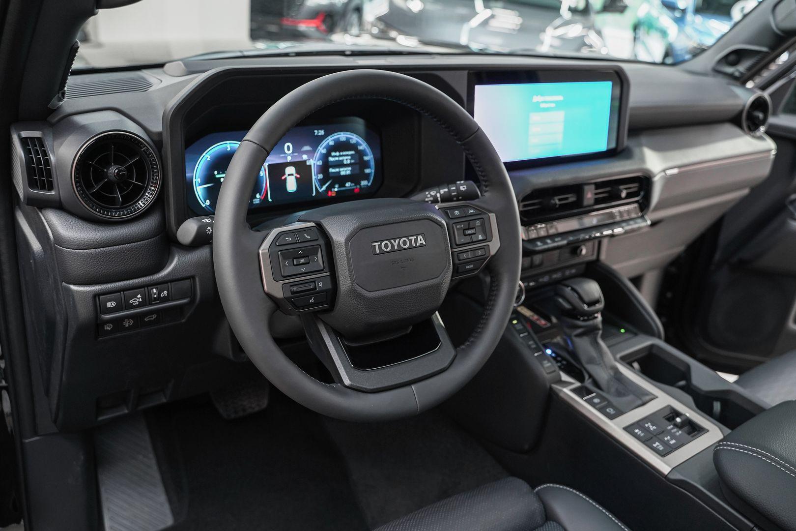 Toyota Land Cruiser Prado 2025, черный, ДЦ Орехово