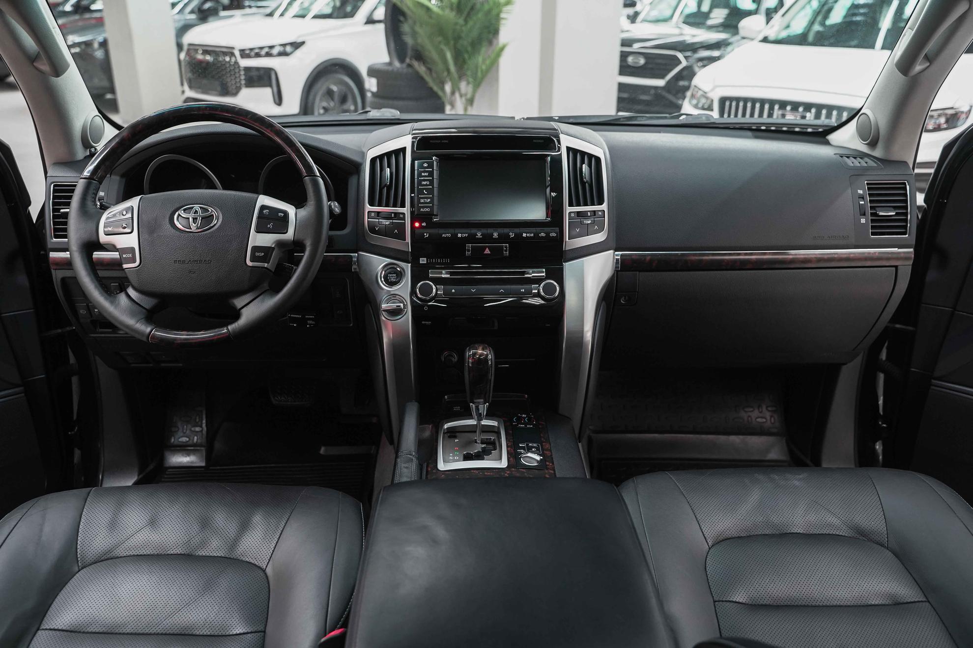 Toyota Land Cruiser 2014, черный, ДЦ Орехово