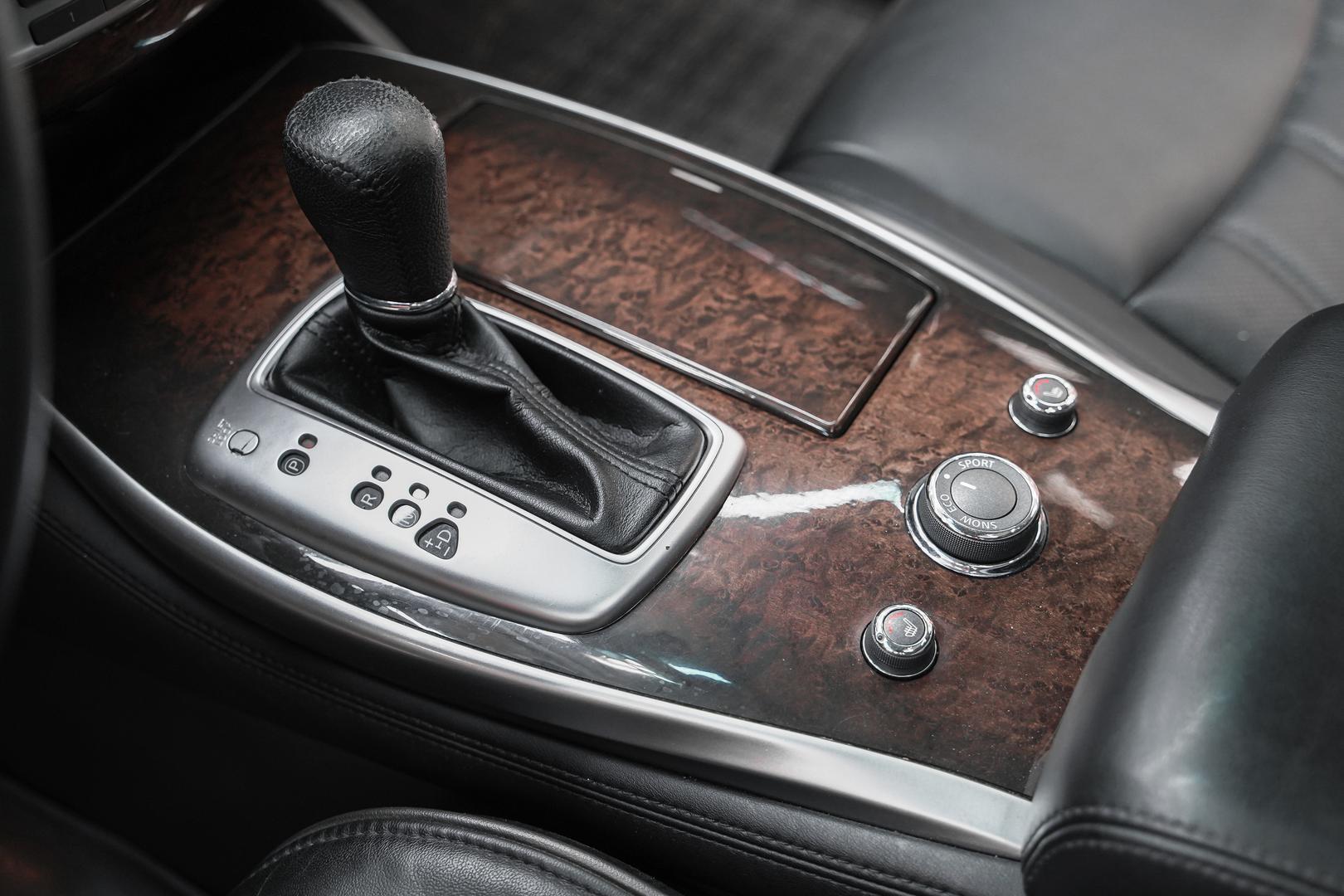Infiniti JX 2013, белый, ДЦ Орехово