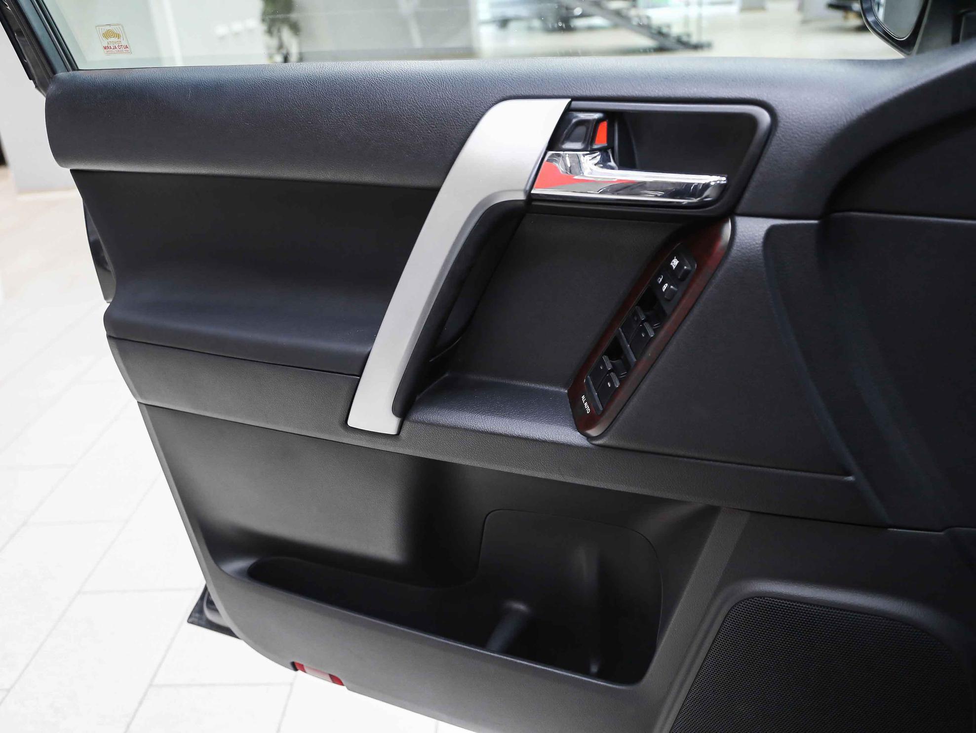 Toyota Land Cruiser Prado 2014, серый, ДЦ Орехово