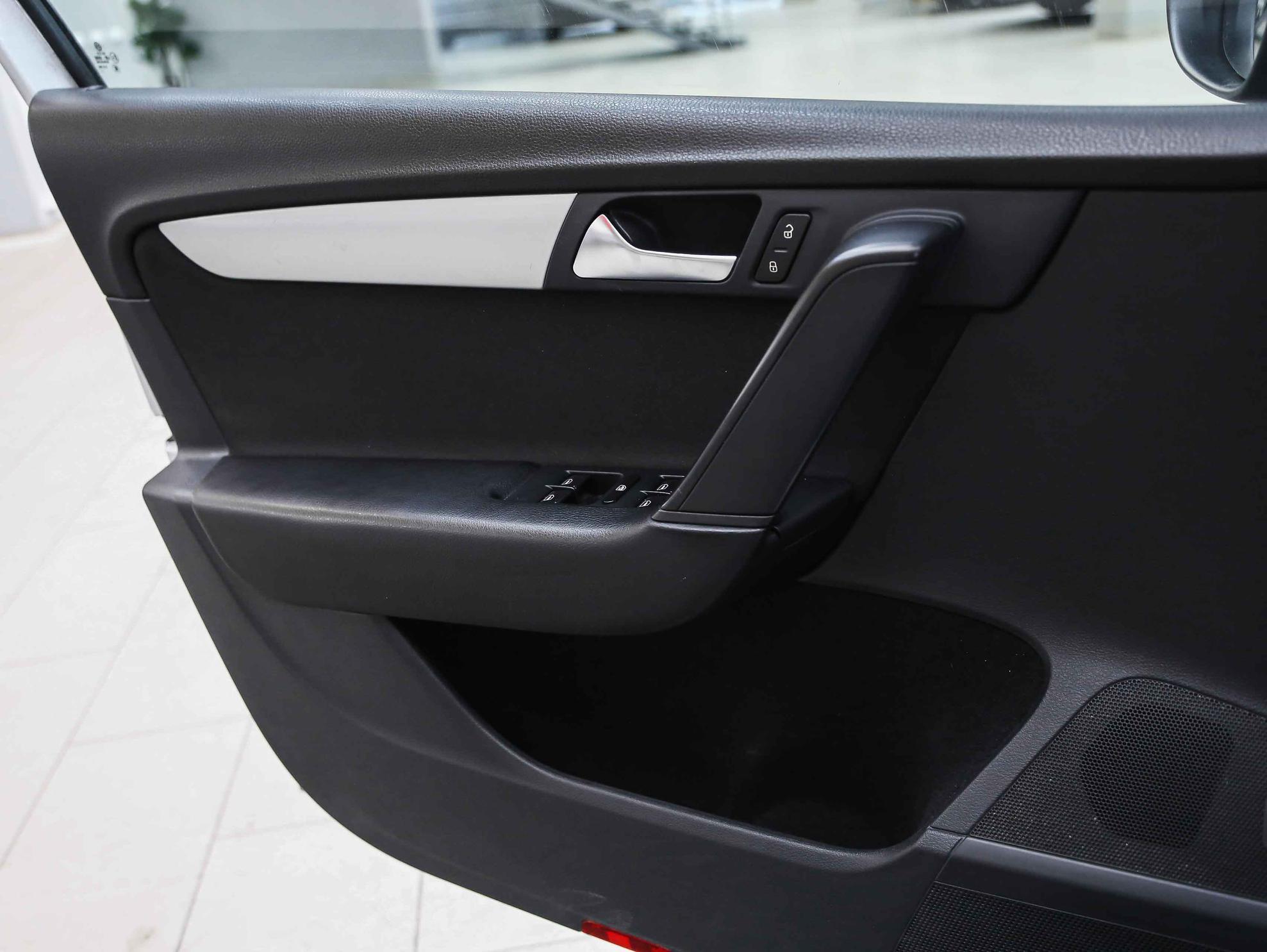 Volkswagen Passat 2011, серебряный, ДЦ Орехово
