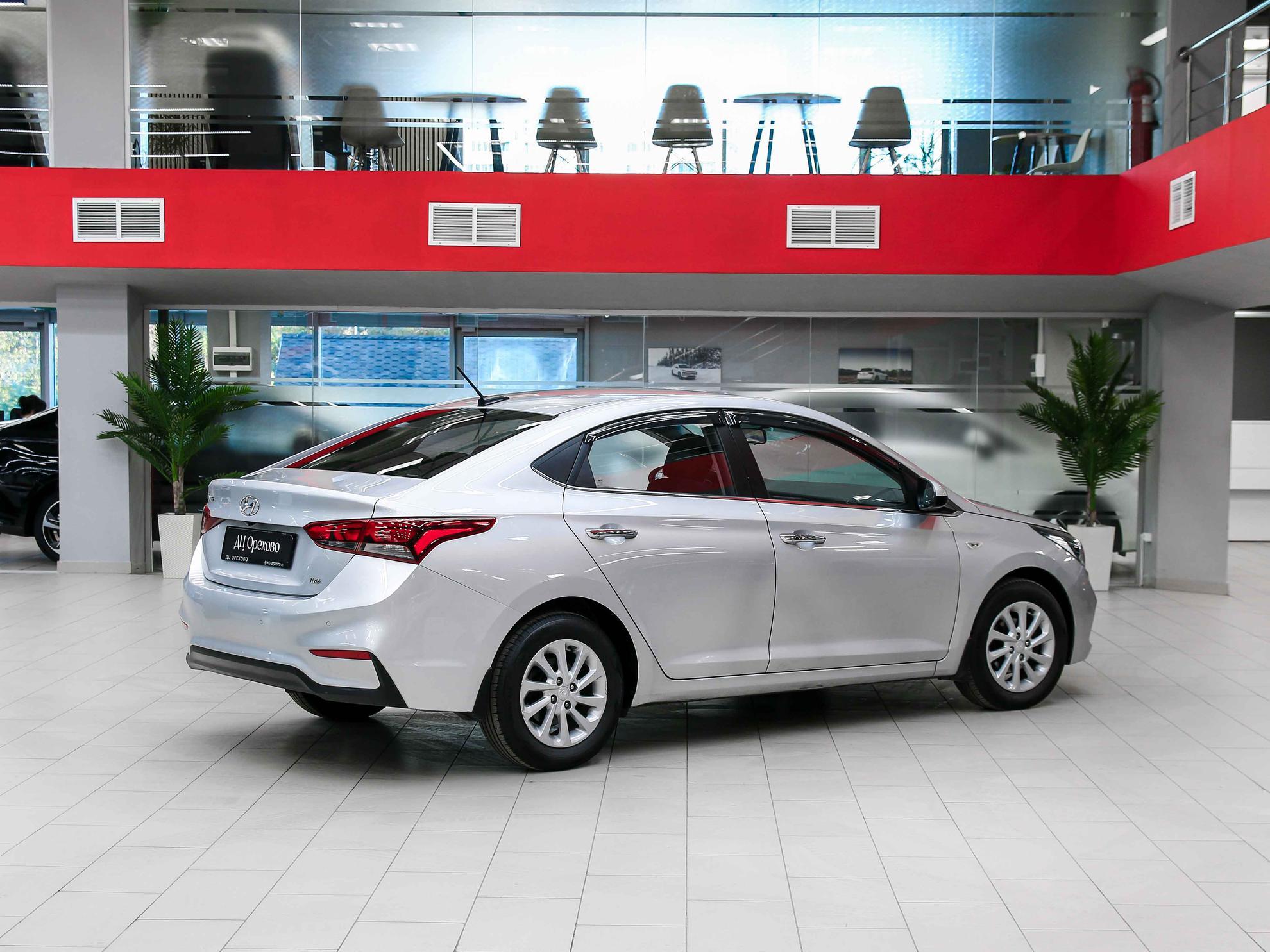 Hyundai Solaris 2017, серебряный, ДЦ Орехово