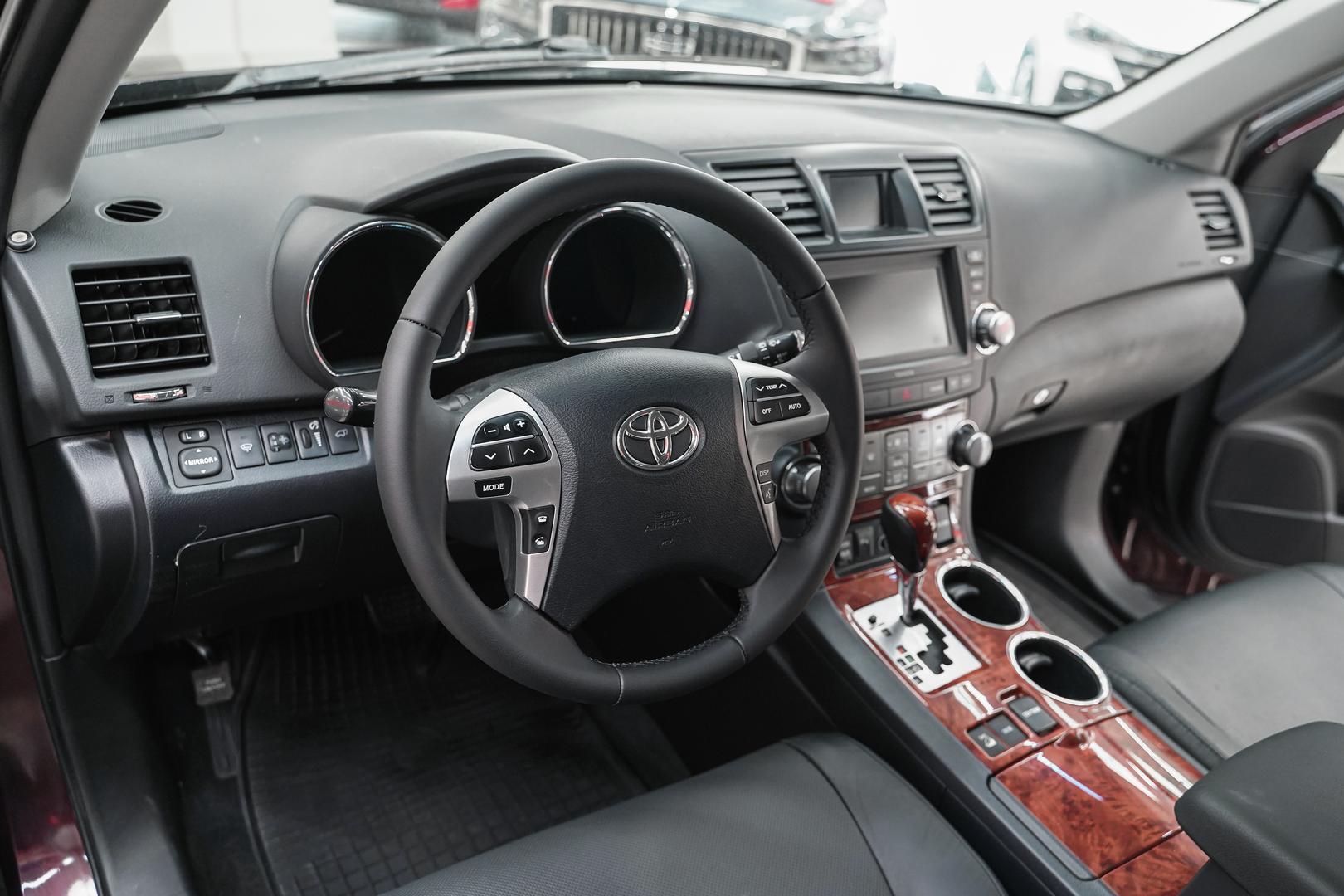 Toyota Highlander 2012, пурпурный, ДЦ Орехово