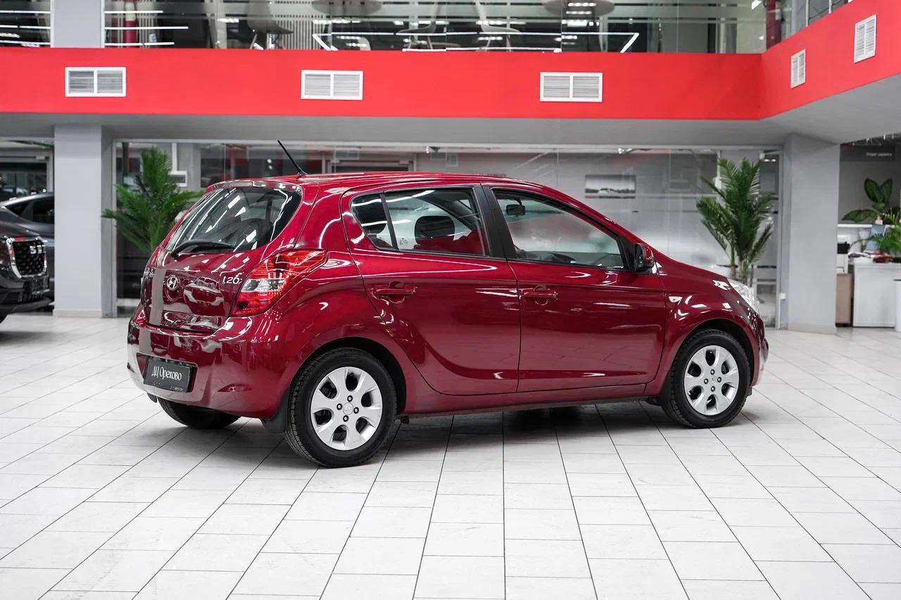 Hyundai i20 2010, красный, ДЦ Орехово