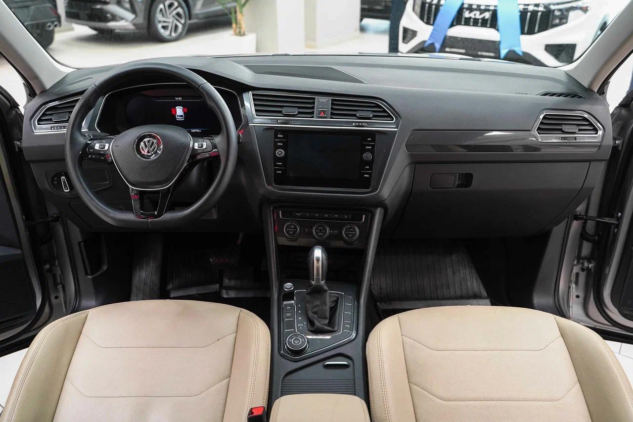 Volkswagen Tiguan 2017, серебряный, ДЦ Орехово