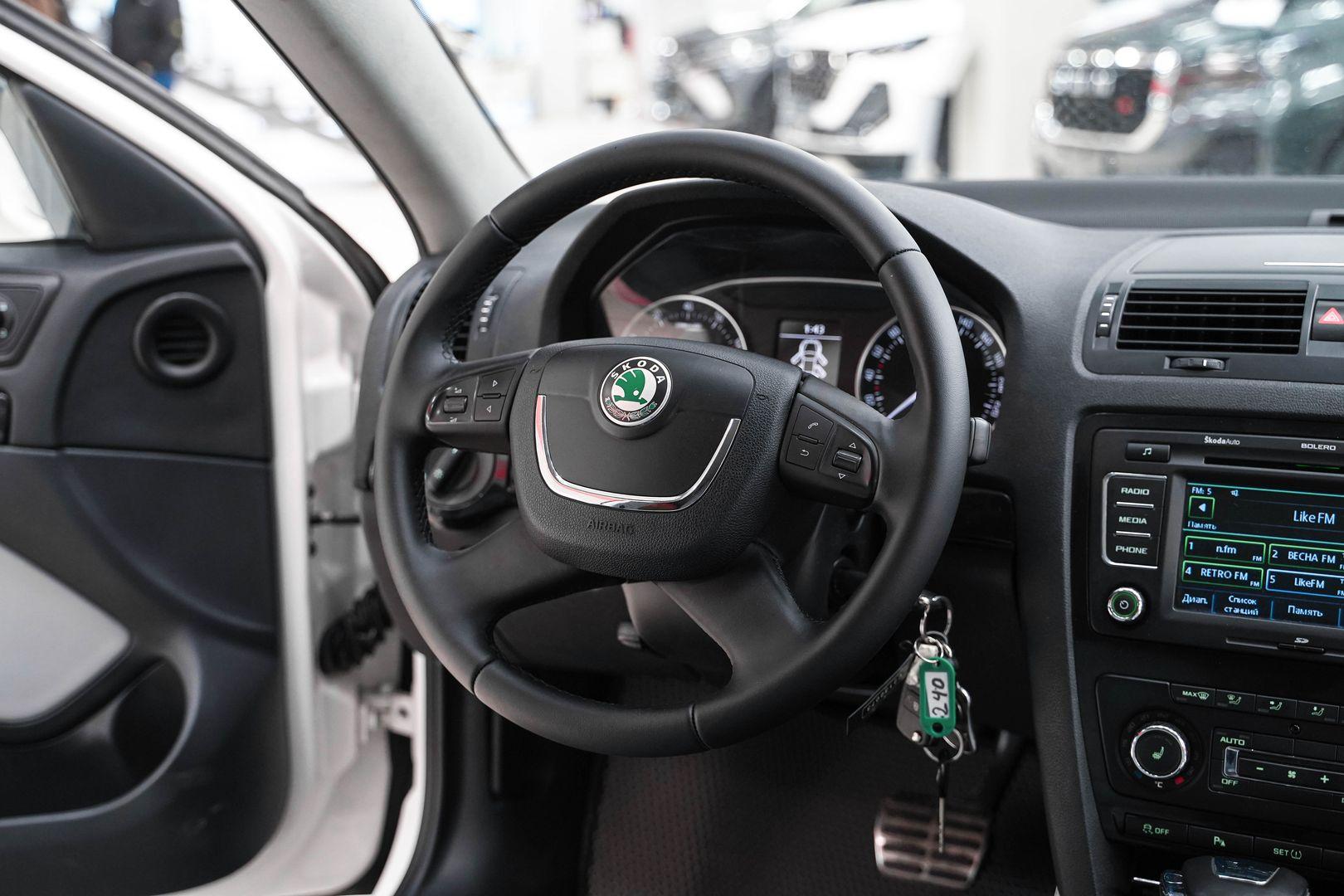 Skoda Octavia 2012, белый, ДЦ Орехово