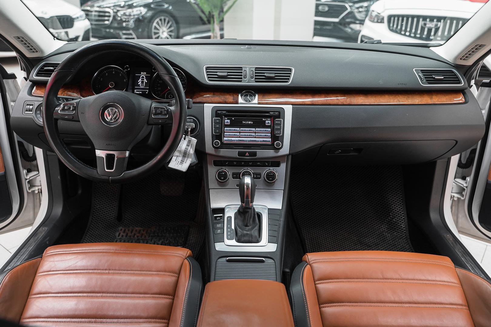 Volkswagen Passat CC 2012, белый, ДЦ Орехово