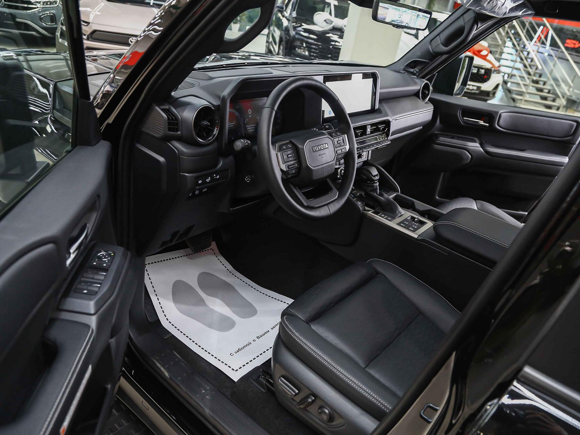 Toyota Land Cruiser Prado 2026, черный, ДЦ Орехово