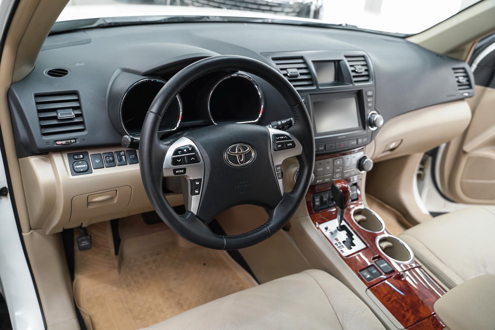 Toyota Highlander 2011, белый, ДЦ Орехово