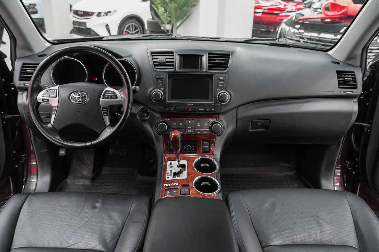 Toyota Highlander 2013, пурпурный, ДЦ Орехово