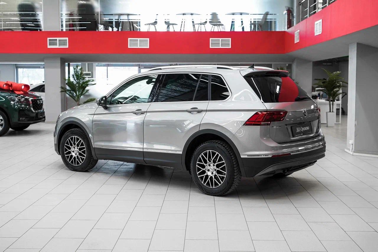 Volkswagen Tiguan 2017, серебряный, ДЦ Орехово