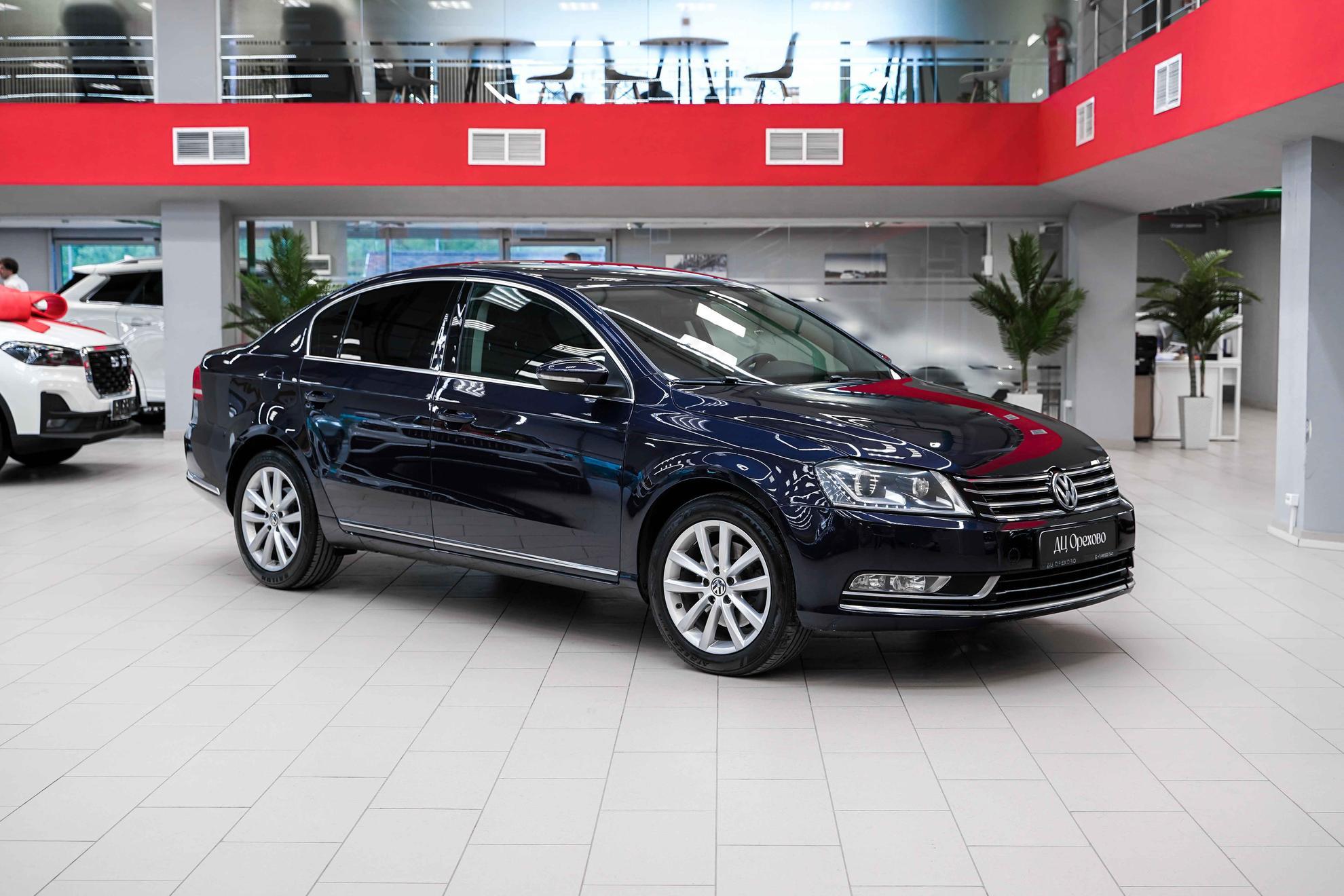 Volkswagen Passat 2014, синий, ДЦ Орехово